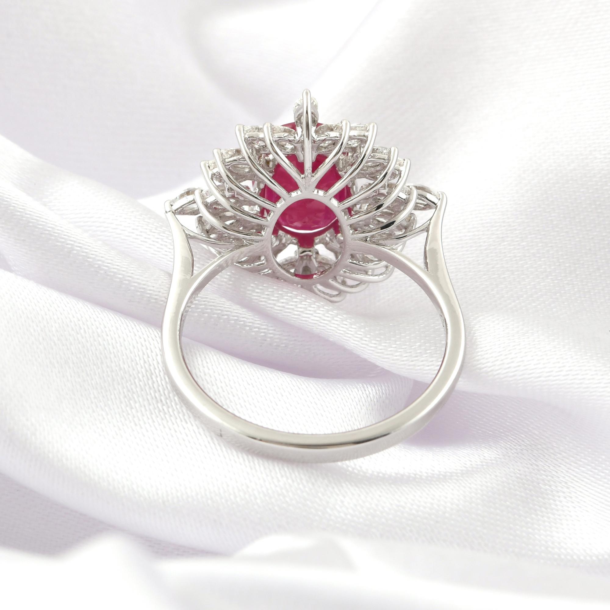 3,10 Karat Oval Rubin 0,92 Karat SI/H Diamant Cocktail Ring 18 Karat Weißgold (Moderne) im Angebot