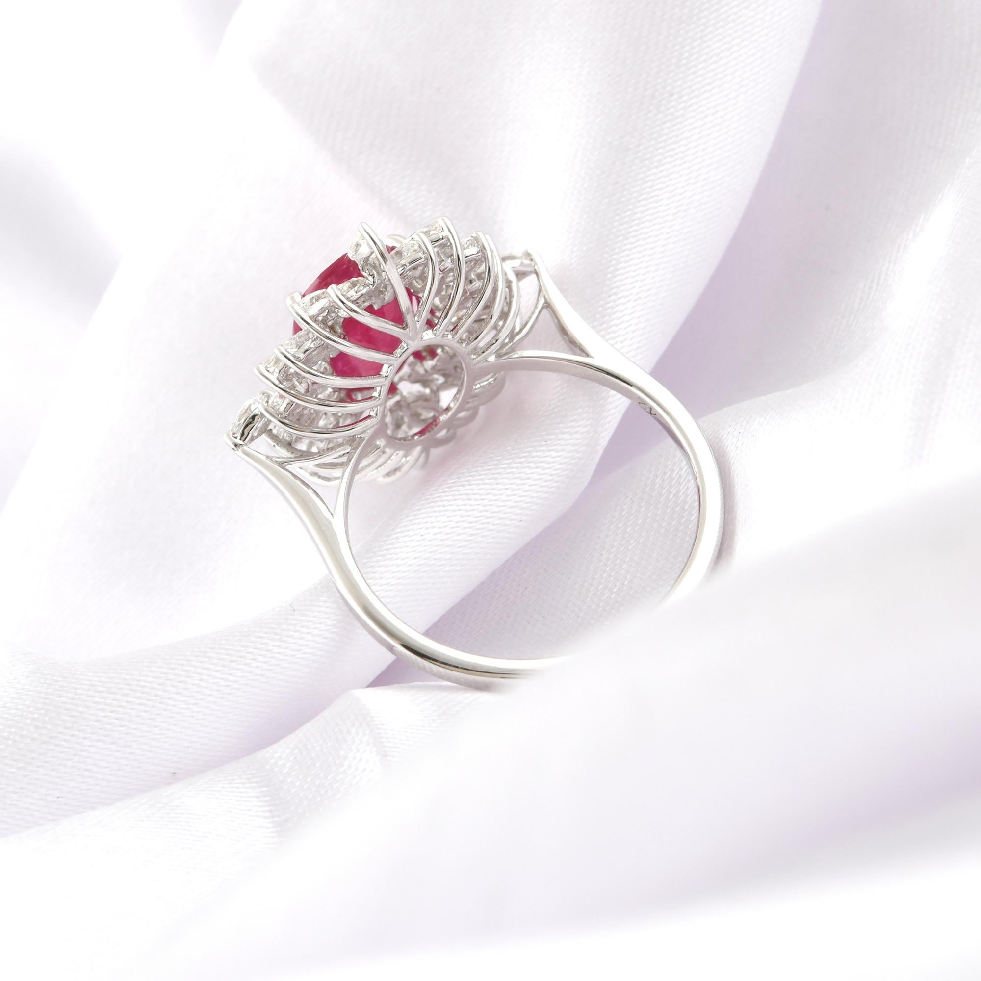 3,10 Karat Oval Rubin 0,92 Karat SI/H Diamant Cocktail Ring 18 Karat Weißgold (Ovalschliff) im Angebot