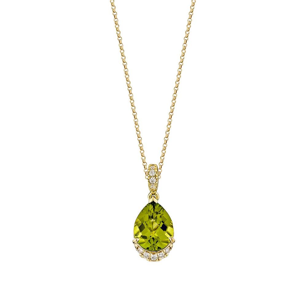 Taille poire Sunita Nahata Peridot 3.10ct. Pendentif en or jaune 18 carats avec diamant. en vente