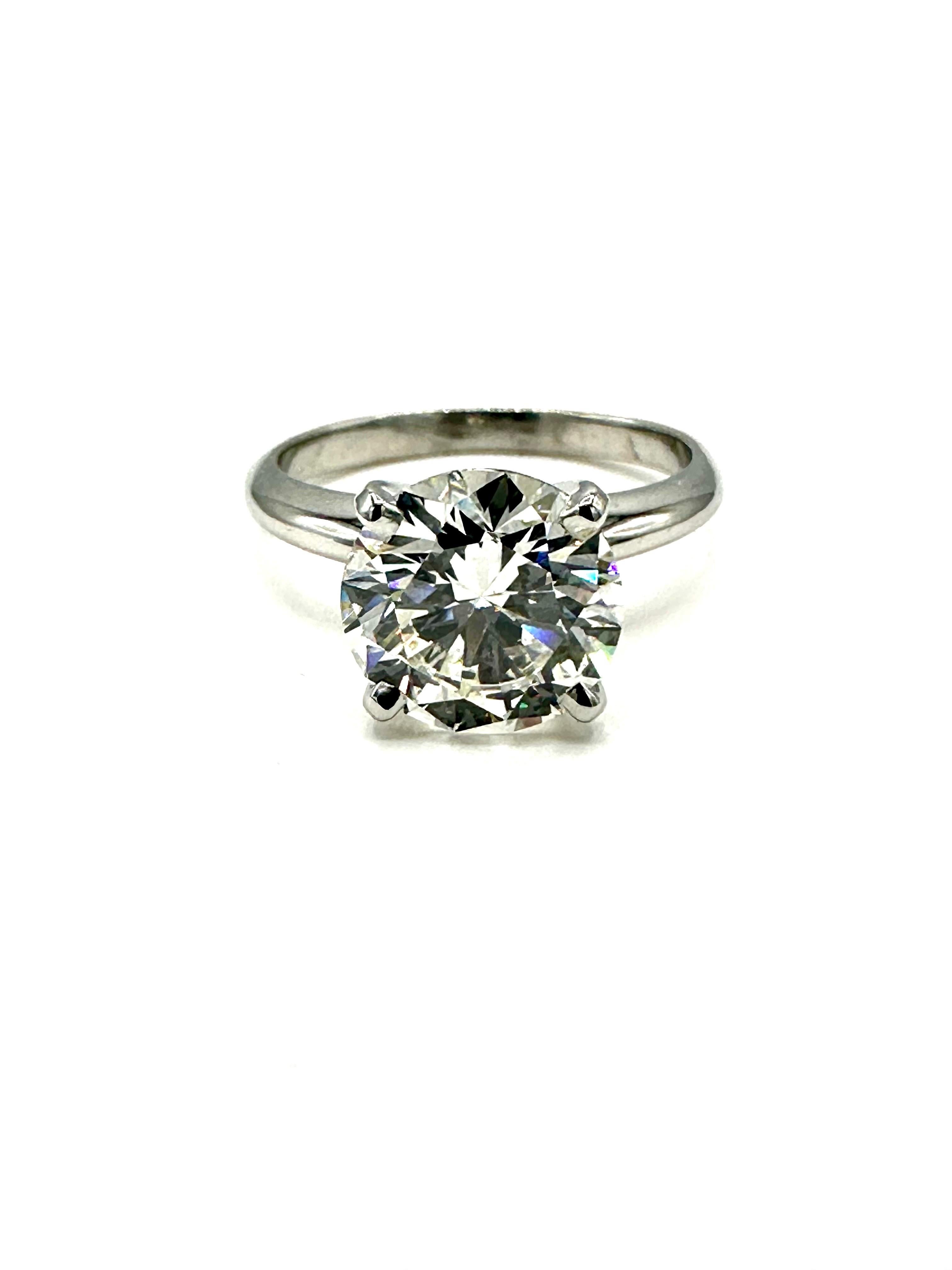Modern 3.10 Carat Round Brilliant Diamond and Platinum Solitaire Engagement Ring For Sale