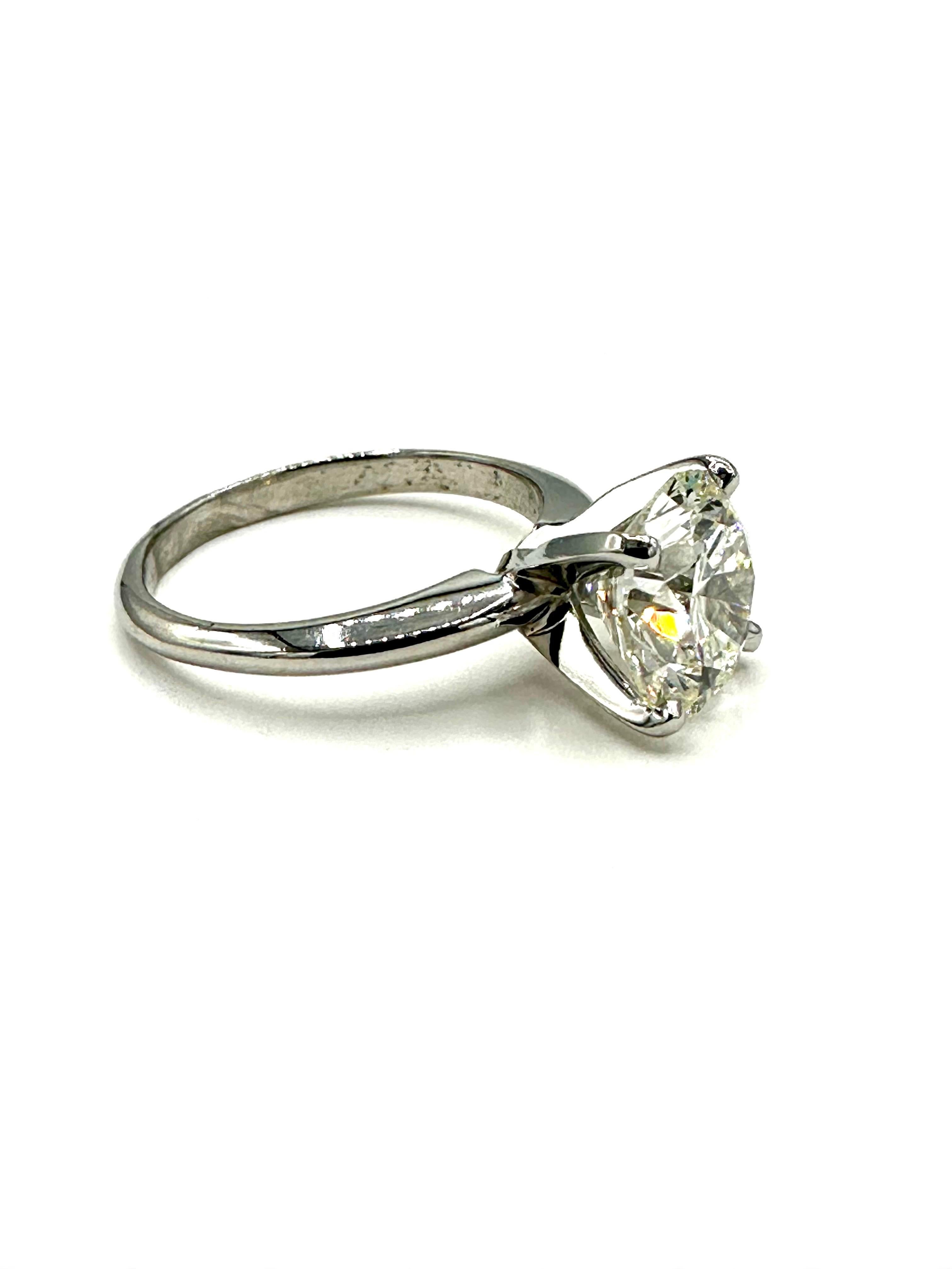 3.10 Carat Round Brilliant Diamond and Platinum Solitaire Engagement Ring In Excellent Condition For Sale In Chevy Chase, MD