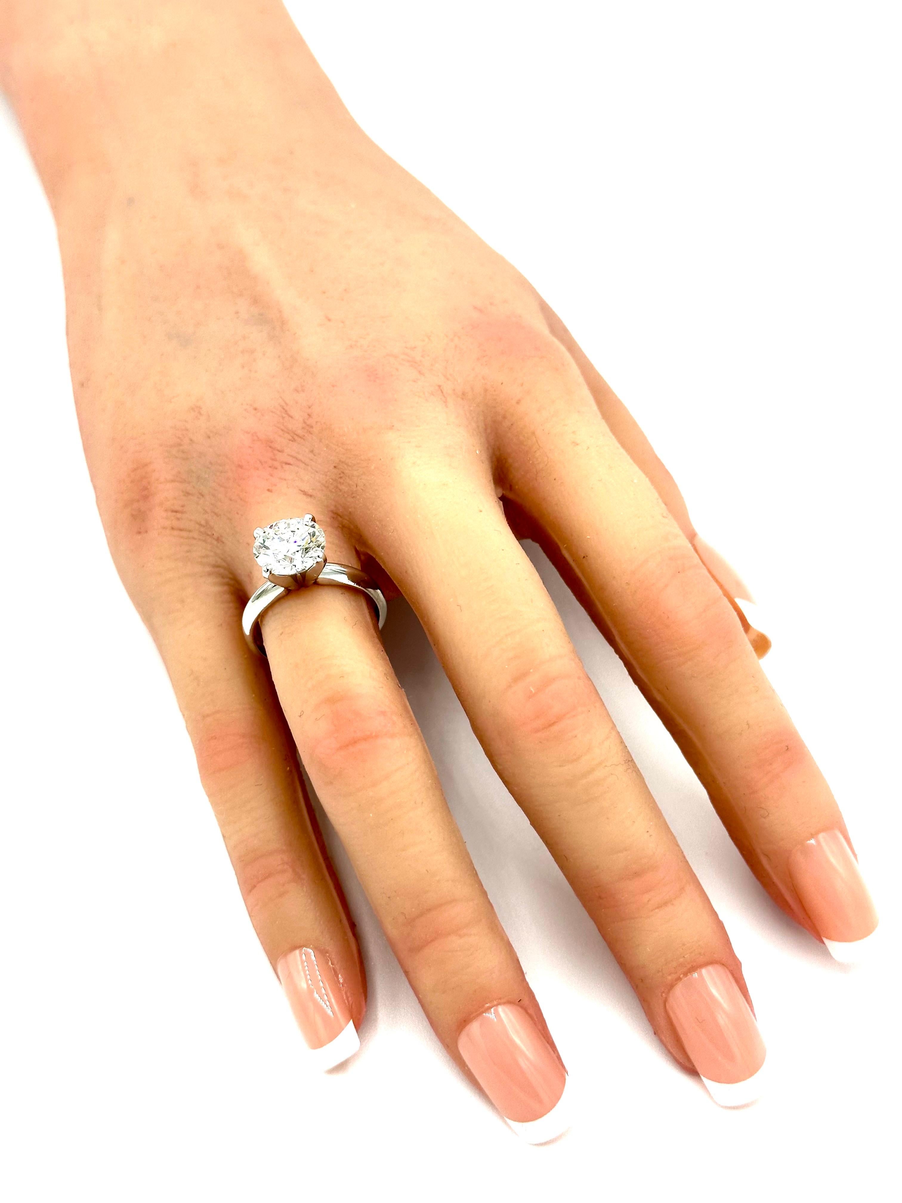 3.10 Carat Round Brilliant Diamond and Platinum Solitaire Engagement Ring For Sale 3