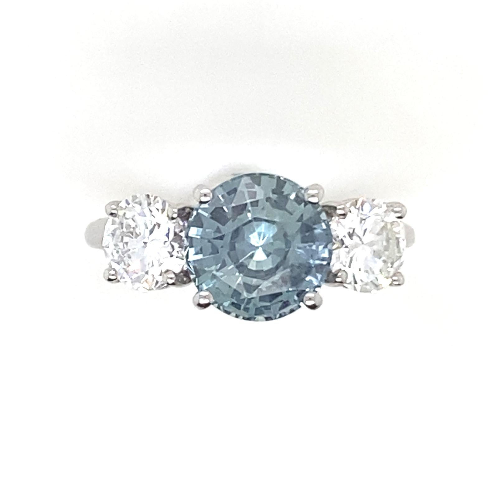 Bague de fiançailles en platine à trois pierres, saphir et diamant, 3.10 carats Neuf - En vente à London, GB
