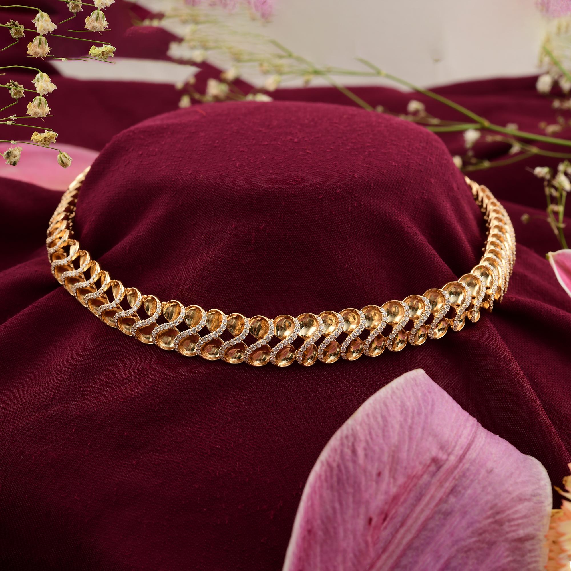 3.10 Carat SI/H Diamond Infinity Design Choker Necklace 18 Karat Yellow Gold In New Condition For Sale In Diera, Dubai