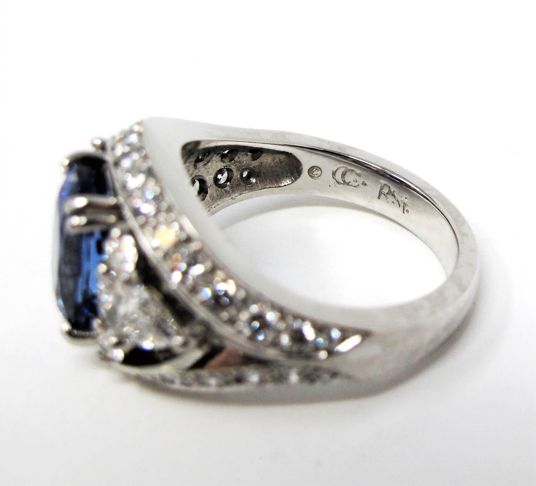 Bague en platine avec saphir ovale non traité de 3,10 carats et diamants de taille mixte en vente 6