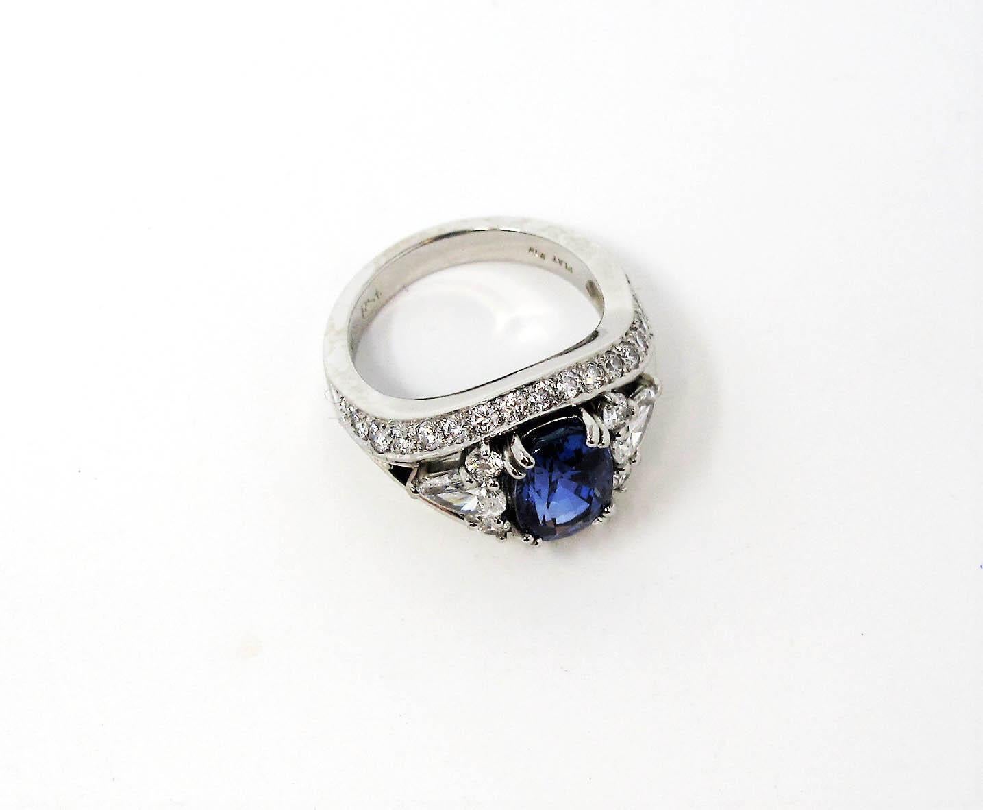 Cushion Cut 3.10 Carat Untreated Oval Mixed Cut Sapphire and Diamond Ring in Platinum For Sale