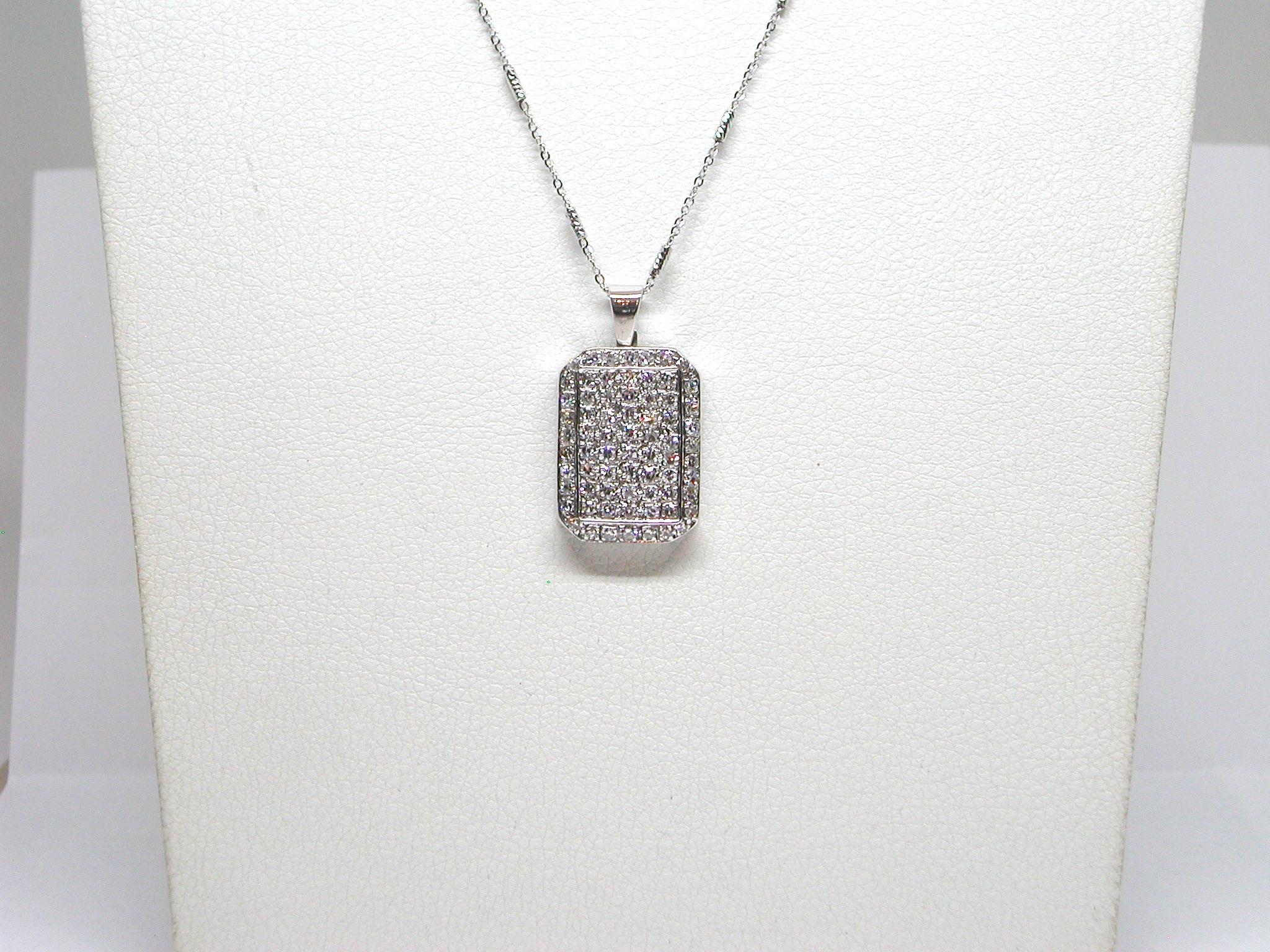 Contemporary 3.10 Carat White Gold Diamond Necklace Pendant For Sale