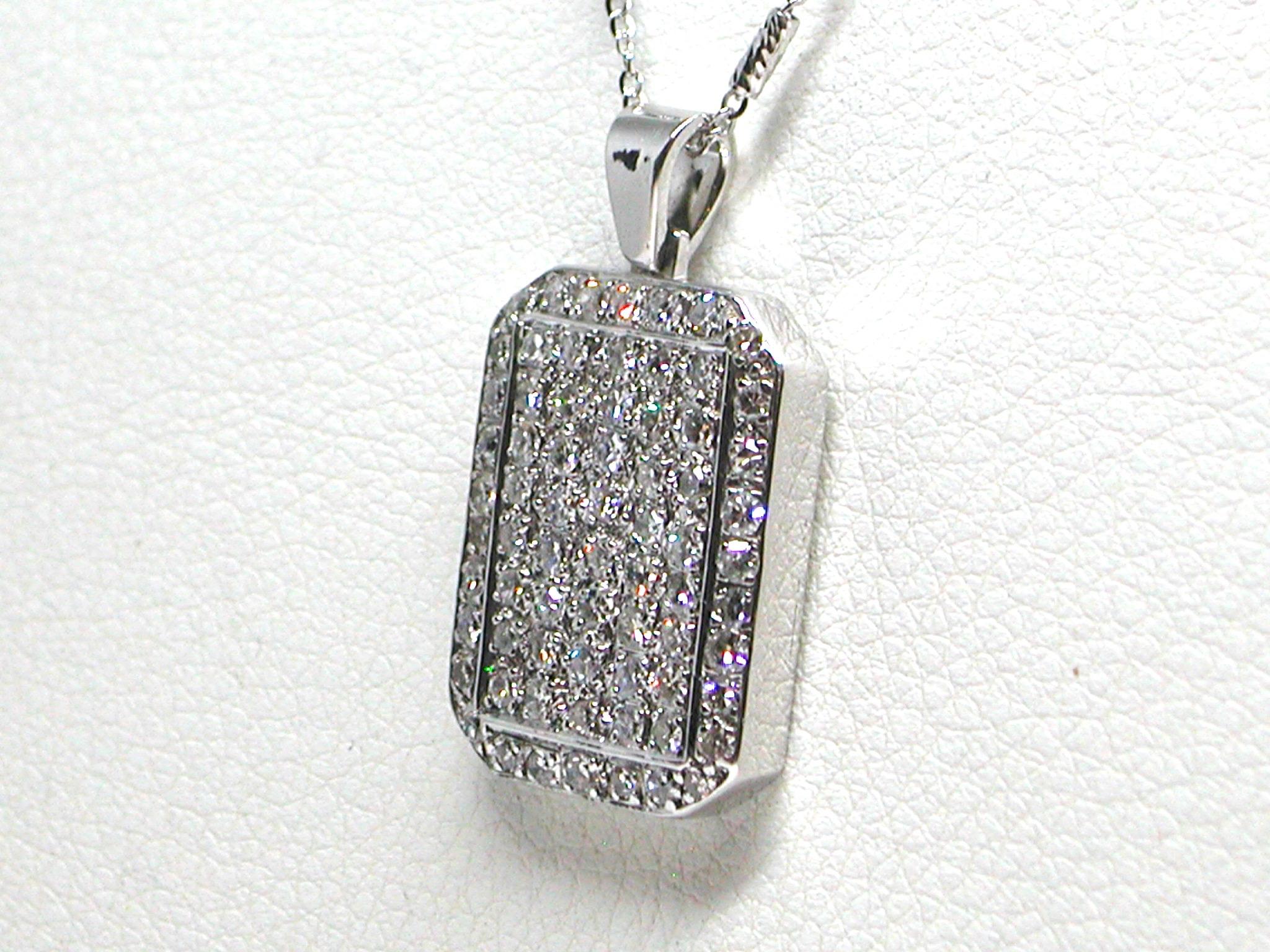 Round Cut 3.10 Carat White Gold Diamond Necklace Pendant For Sale
