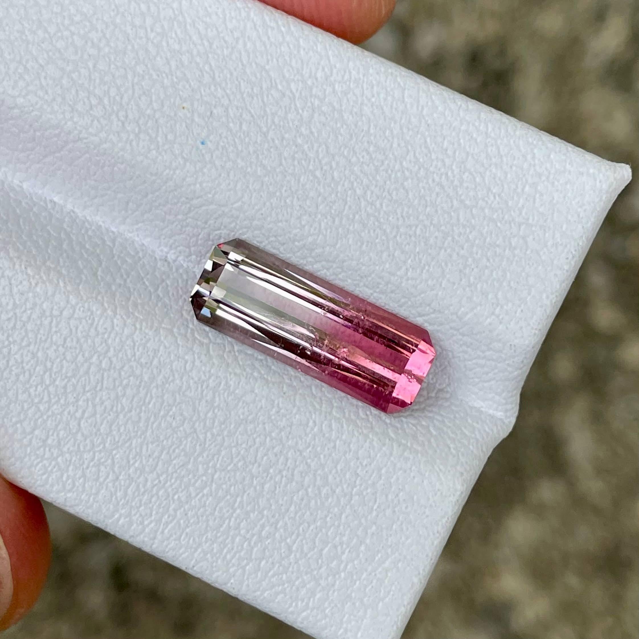 Modern 3.10 carats Bi Color Tourmaline Stone Scissors Cut Afghan Gemstone For Sale