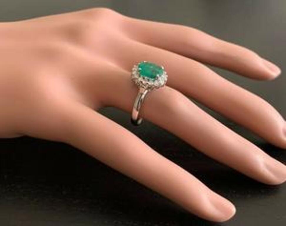 3.10 Carat Exquisite Emerald and Diamond 14 Karat Solid White Gold Ring For Sale 1