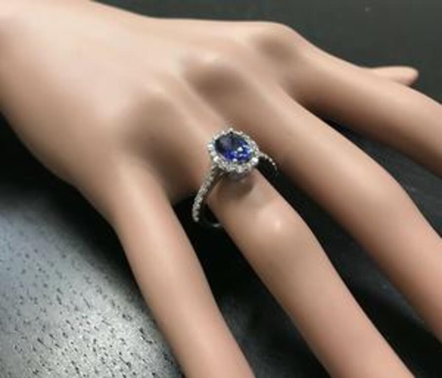 Women's or Men's 3.10 Carat Exquisite Natural Blue Sapphire and Diamond 14 Karat Solid White Gold For Sale