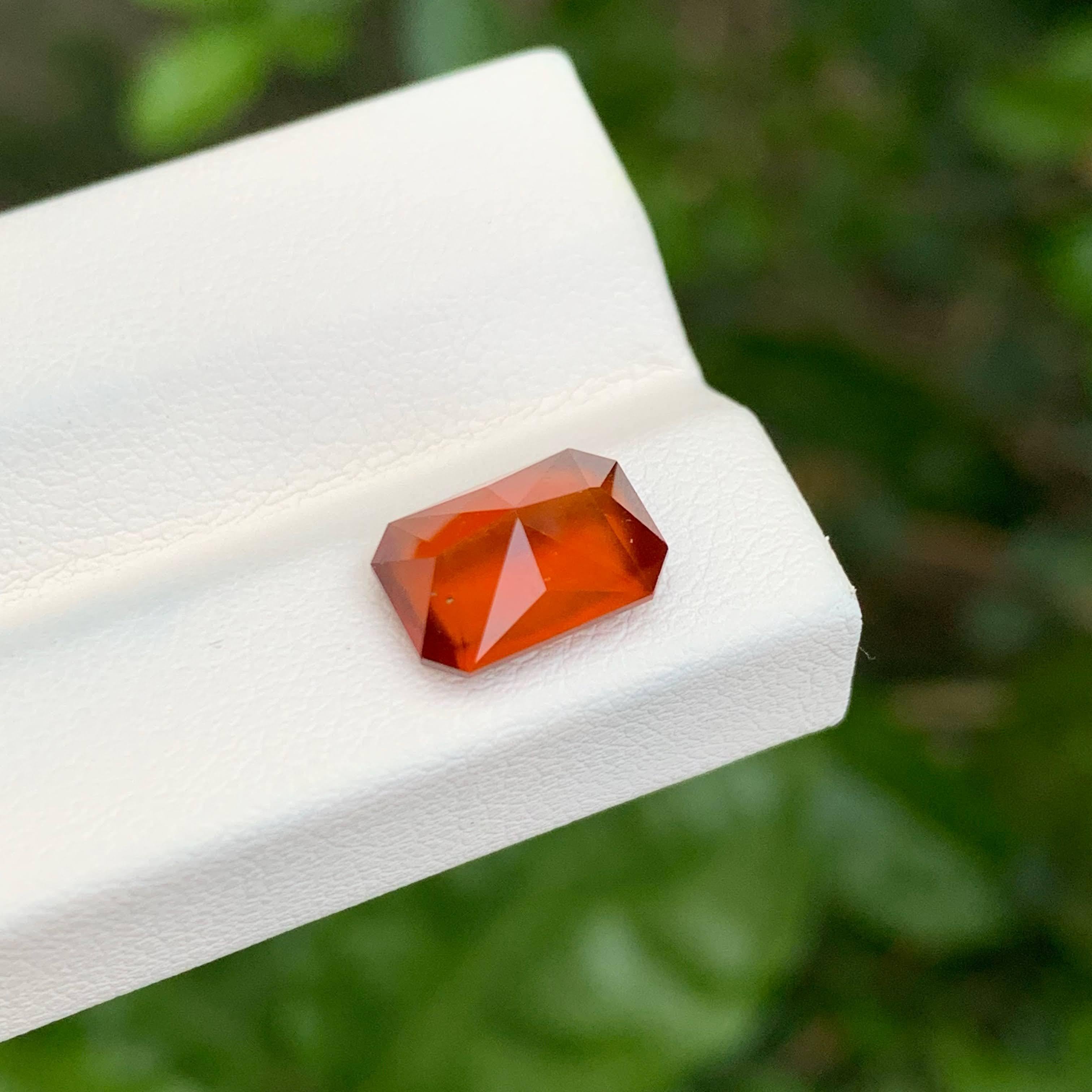 Gewicht 3,10 Karat
Abmessungen 9,8x7,9x5,1 mm
Behandlung Keine
Herkunft Madagaskar
Klarheit Milchige Einschlüsse
Form Achteck
Schliff Smaragd


Dieser atemberaubende 3,10 Karat schwere rote Hessonit-Granat-Edelstein stammt aus den reichen