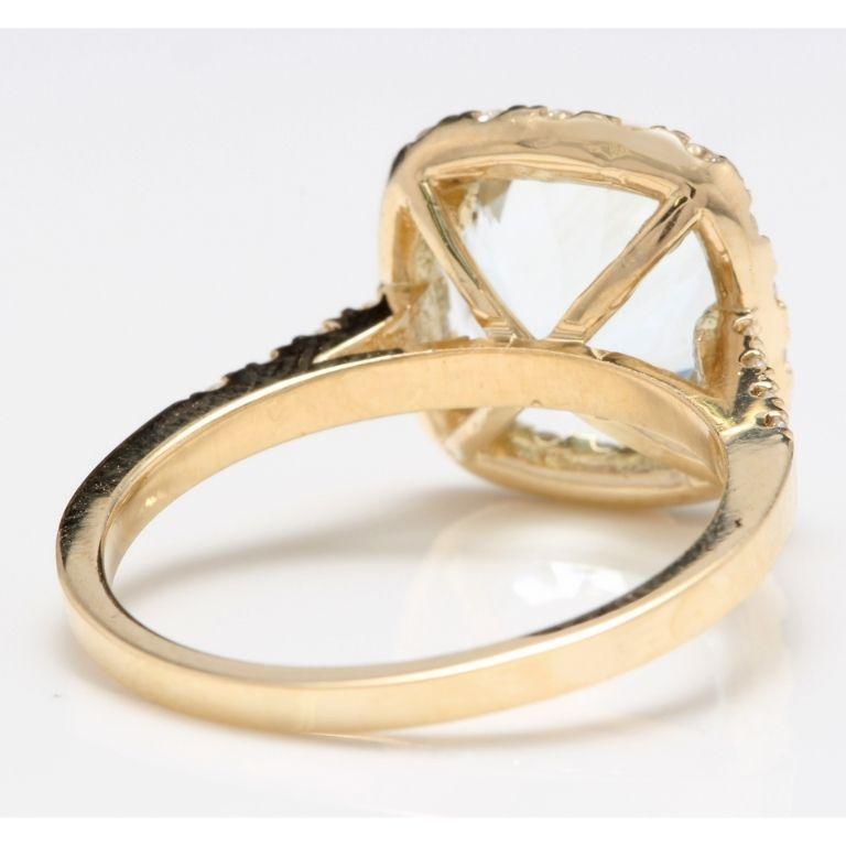 Emerald Cut 3.10 Carat Impressive Natural Aquamarine and Diamond 14 Karat Yellow Gold Ring For Sale