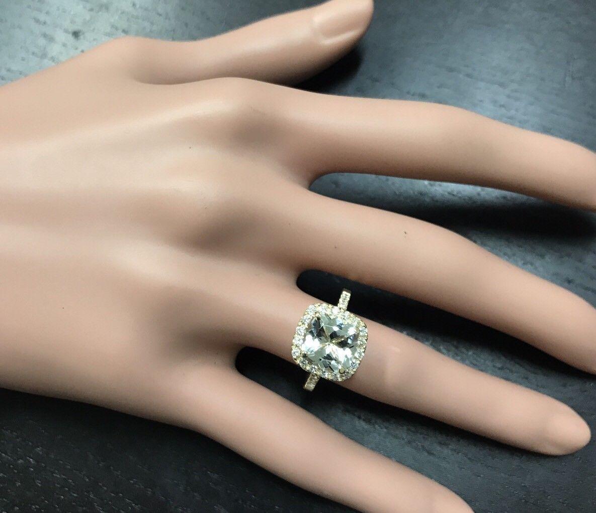 Impressionnante bague en or jaune 14 carats avec aigue-marine naturelle de 3,10 carats et diamants Pour femmes en vente