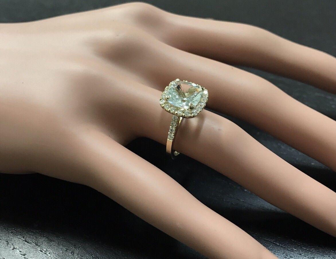 Women's 3.10 Carat Impressive Natural Aquamarine and Diamond 14 Karat Yellow Gold Ring For Sale