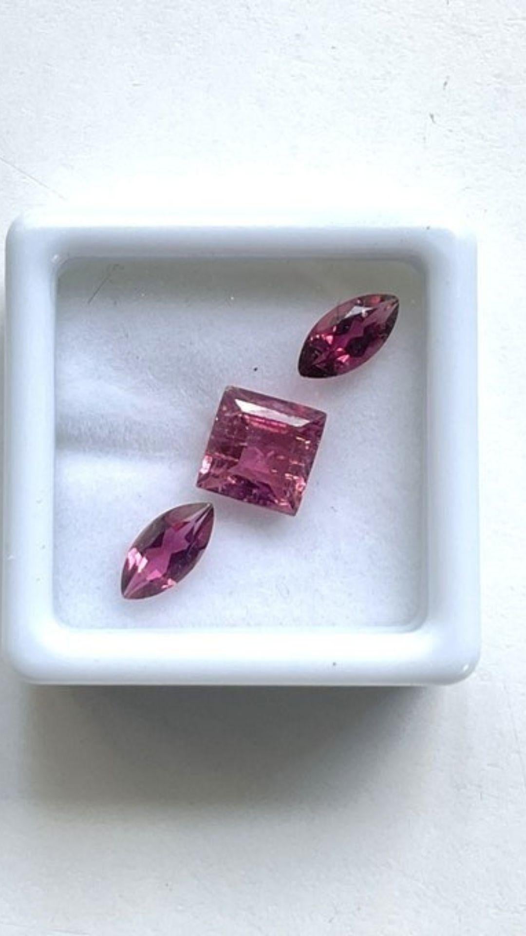 Gemstone - Tourmaline
Weight- 3.10 Carats
Shape - princess , marquise
Size - 7x7 to 8x4 MM
Pieces - 3
