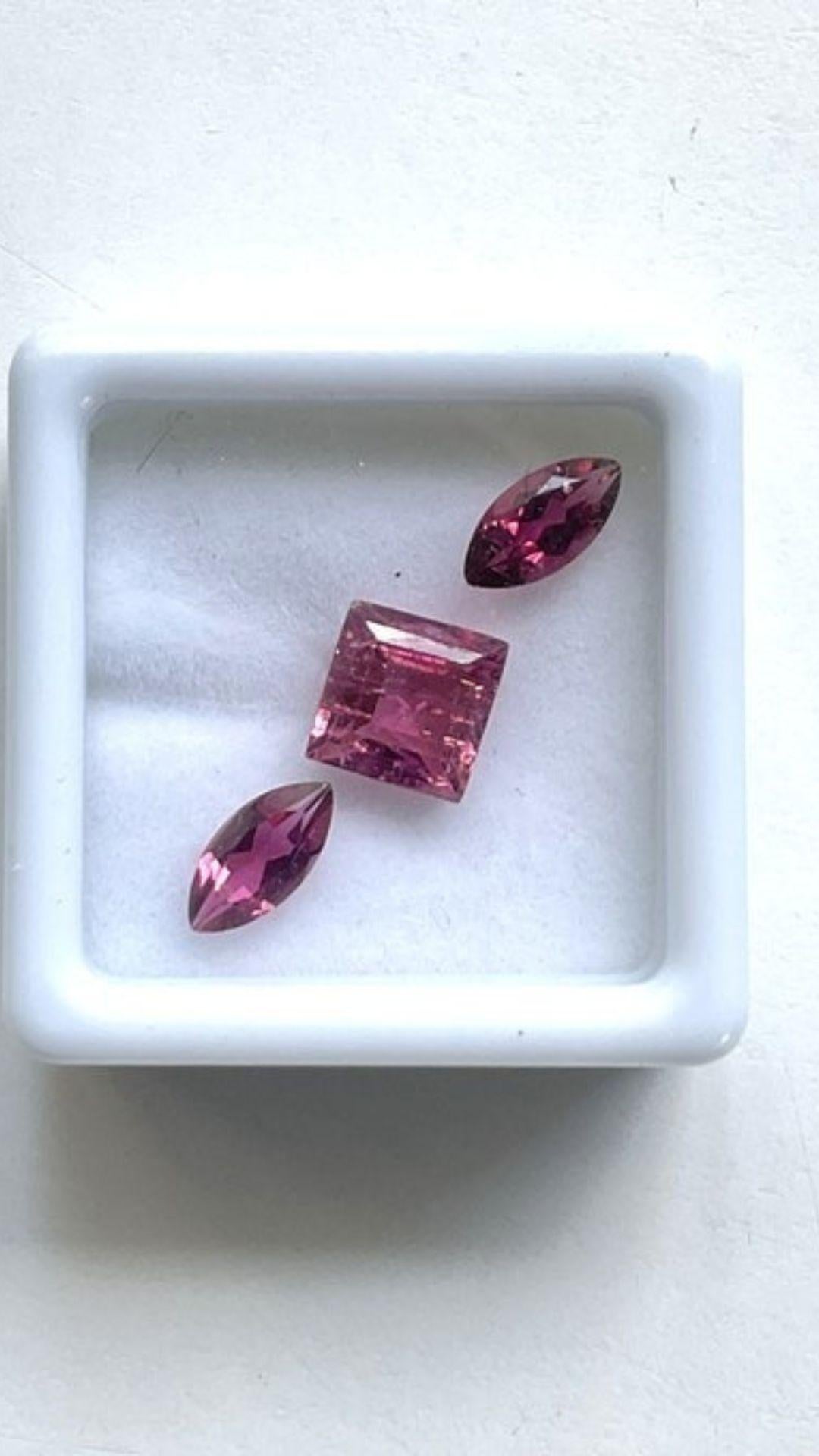 Pietra preziosa - Tormalina
Peso: 3,10 carati
Forma - principessa, marquise
Dimensioni: da 7x7 a 8x4 MM
Pezzi - 3
