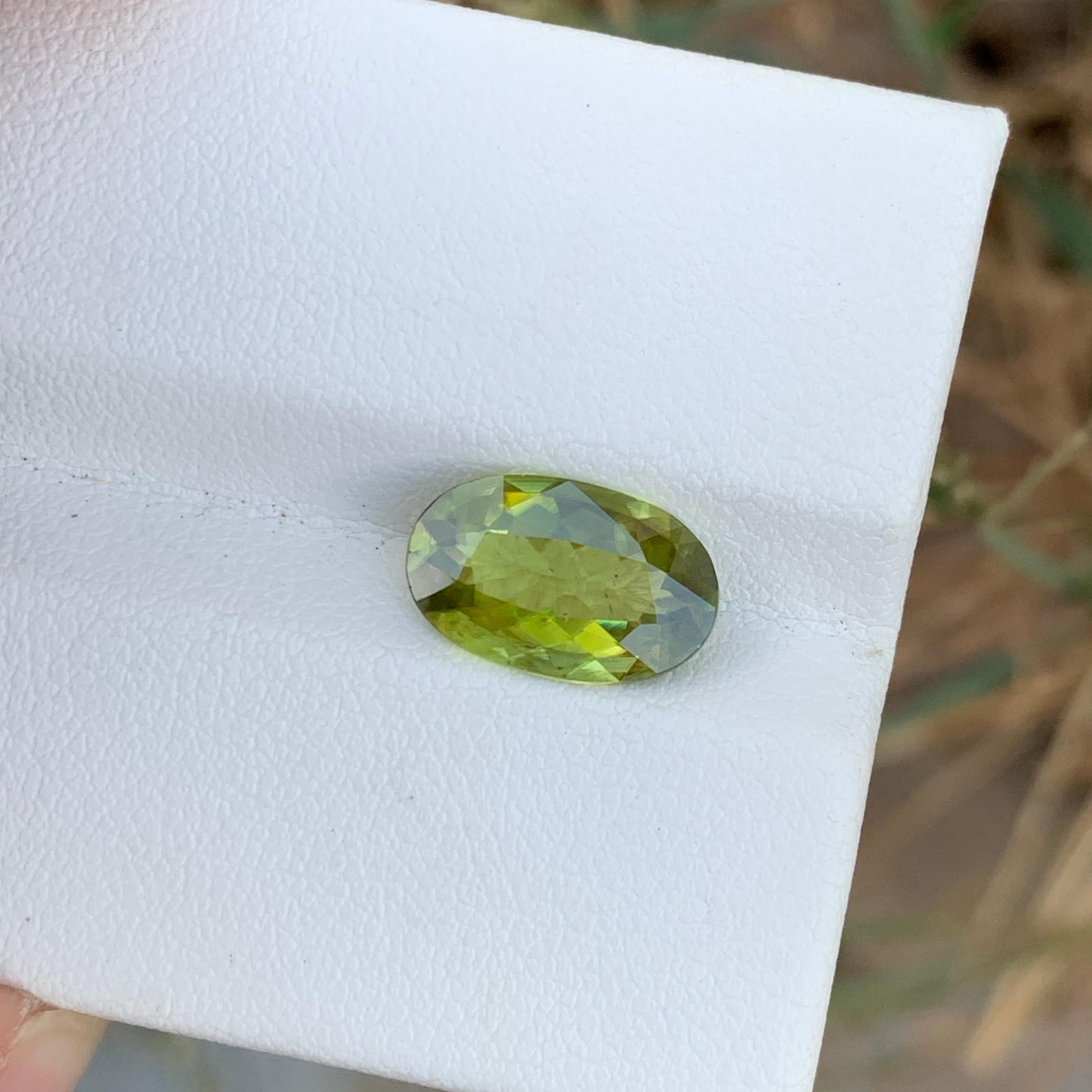 3.10 Carats Natural Loose Fire Sphene Titanite Ring Gem Oval Shape From Pakistan In New Condition For Sale In Peshawar, PK