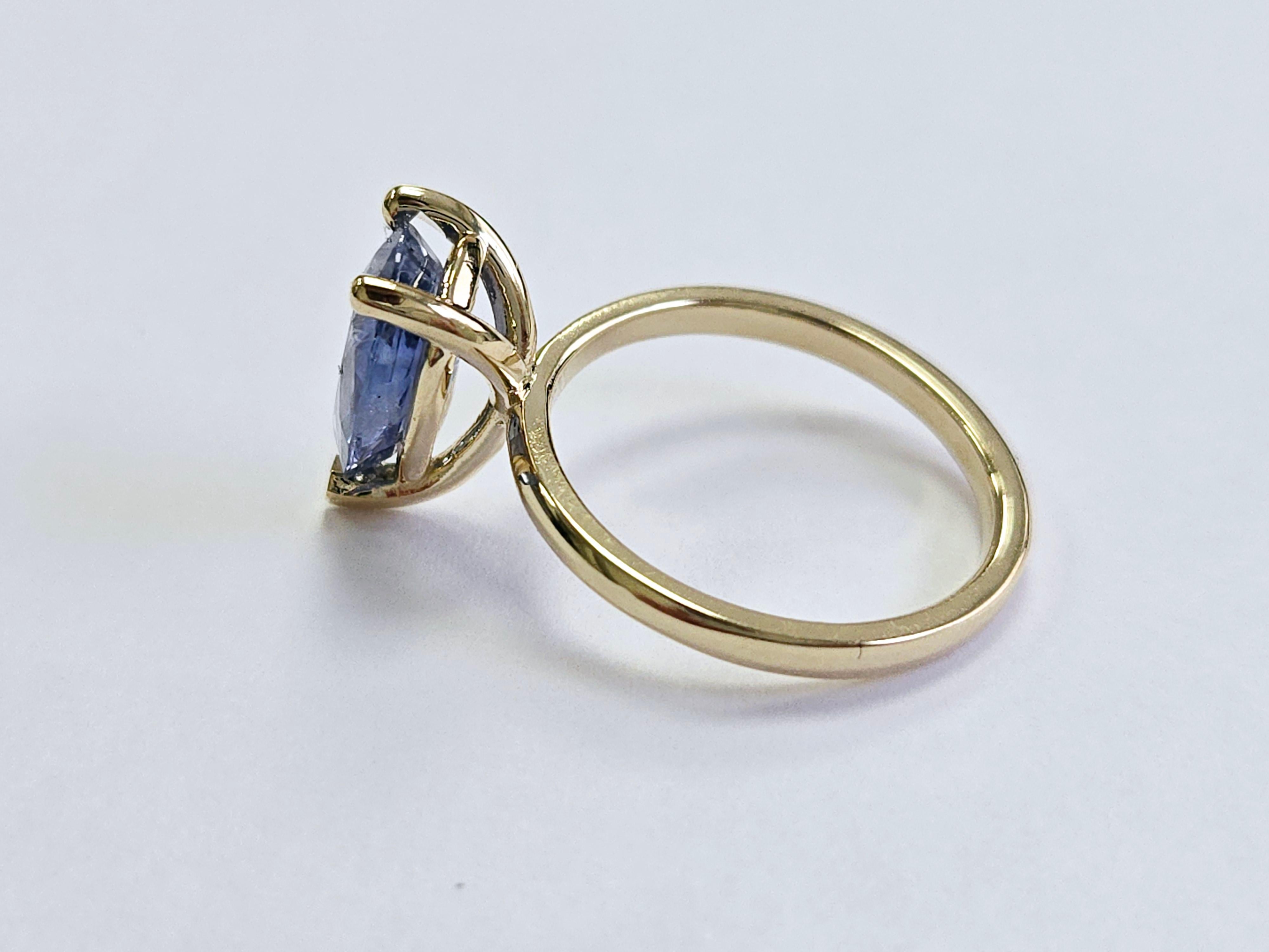 Bague en or jaune 14 carats avec saphir naturel poire de 3,10 carats Pour femmes en vente