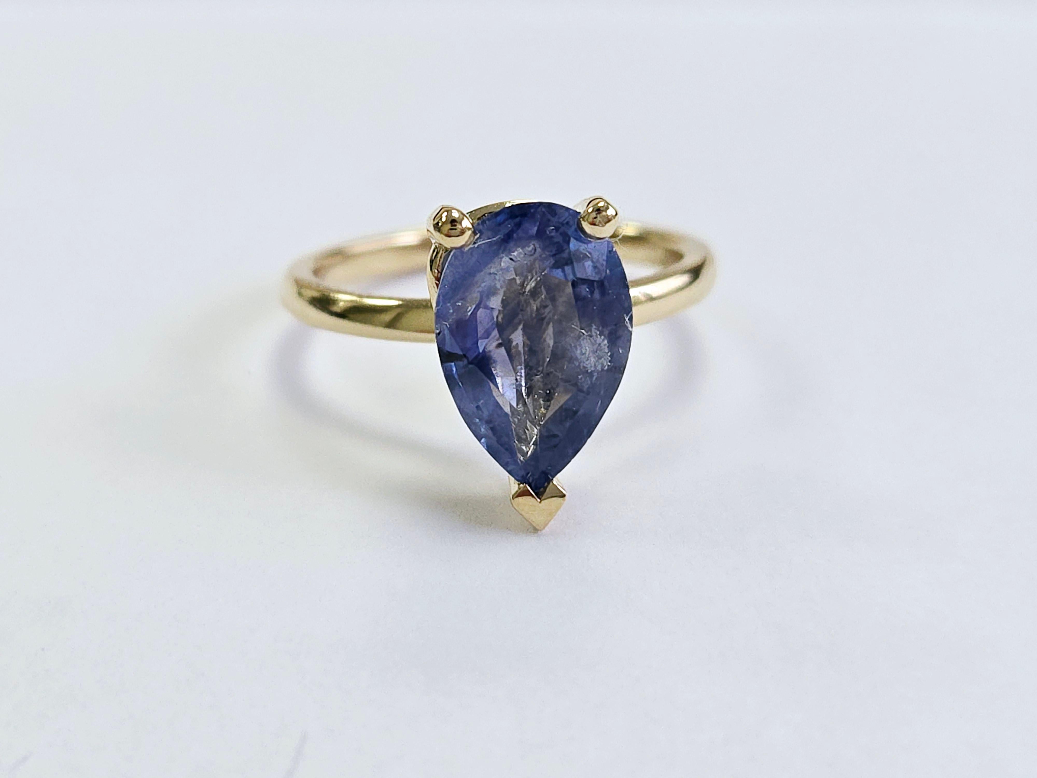Bague en or jaune 14 carats avec saphir naturel poire de 3,10 carats en vente 2
