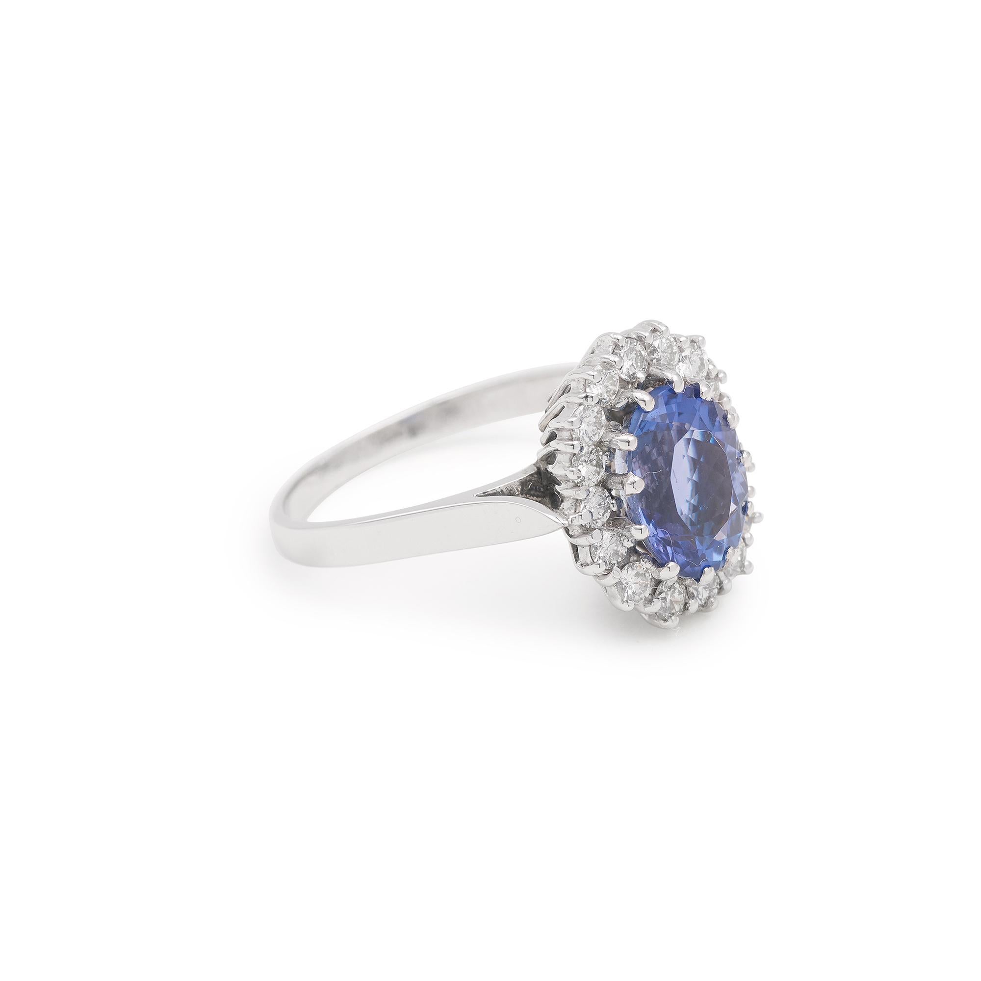 An 18 carats white gold daisy ring set with a magnificent oval cut Tanzanite and brilliant cut diamonds.

Weight of the Tanzanite : 3.10 carats

Total approximate weight of the 16 diamonds : 0.64 carats

Ring size : 15.76 x 13.53 x 8.65 mm ( 0.621 x