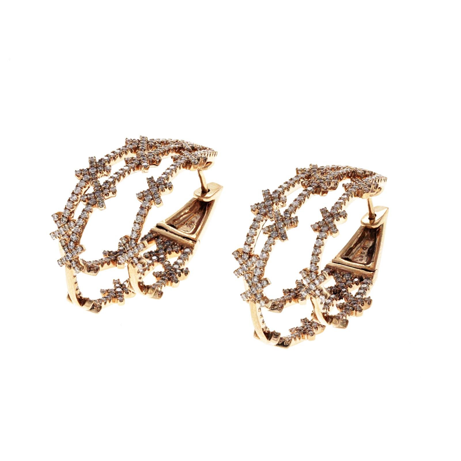 3.10 ct Diamonds in 14k Rose Gold Snowflake Hoop Earrings In Excellent Condition For Sale In Los Angeles, CA