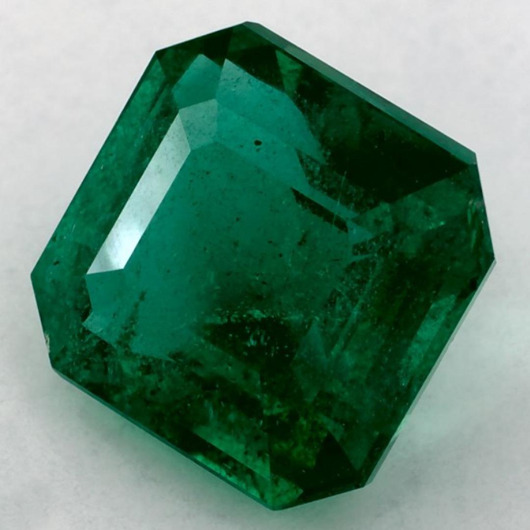 Con un vibrante tono verde, la piedra de nacimiento de mayo es un símbolo del renovado crecimiento primaveral. 

Todas nuestras piedras preciosas son naturales y auténticas. Si lo solicitas, puedes obtener un certificado a un precio