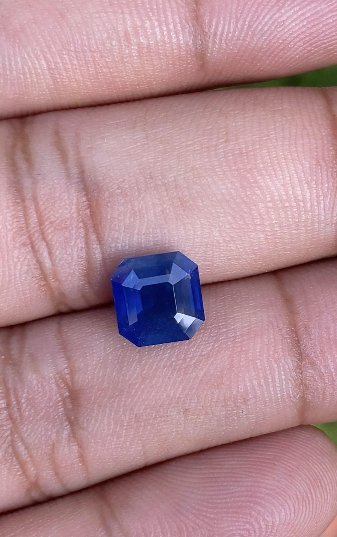 Modern 3.10 ct Natural Blue Sapphire Ceylon origin Gemstone Heated  For Sale