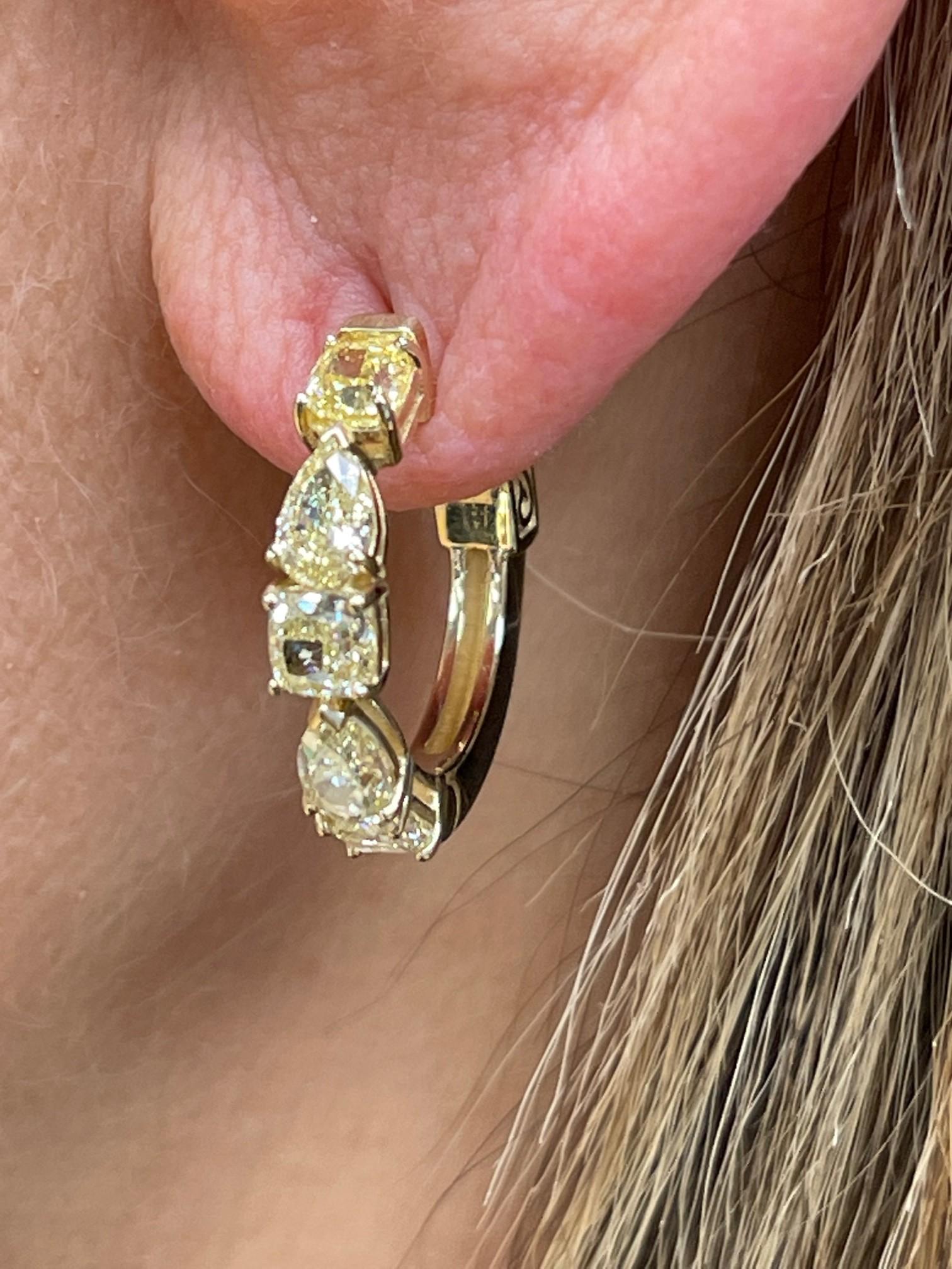 3.10 Ctw. Créoles fantaisie en or jaune 14 carats avec diamants jaunes de forme fantaisie en vente 1