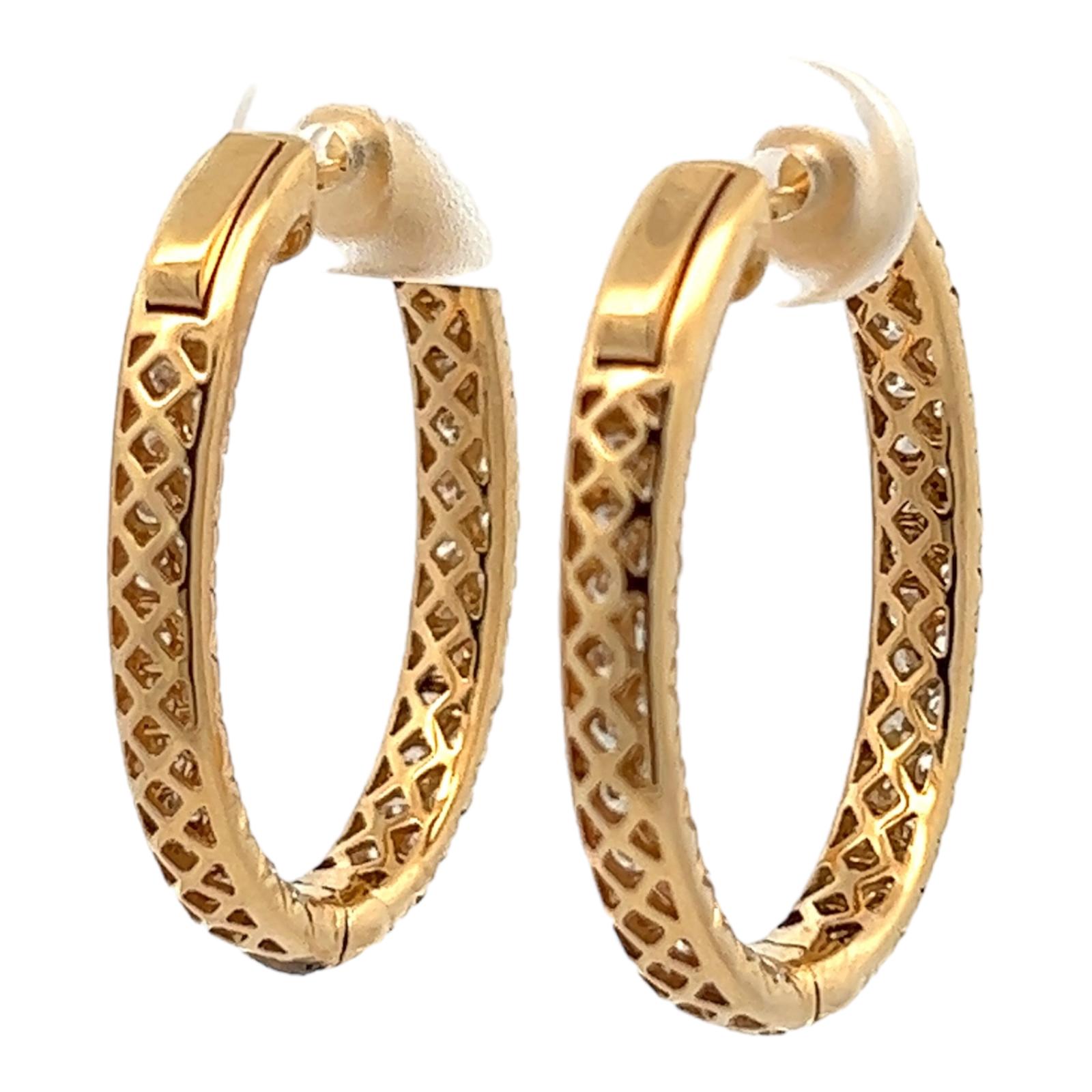 Round Cut 3.10 Ctw Round Brilliant Diamond 18 Karat Yellow Gold Oval in/Out Hoop Earrings