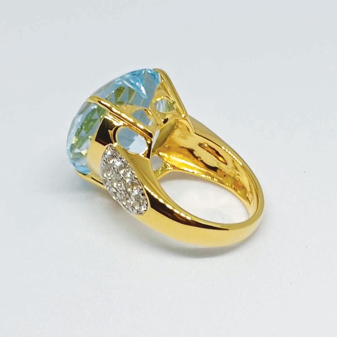 31,00 carati. Anello a cuore con topazio blu. Argento sterling con placcatura in oro 18 carati. In condizioni Nuovo in vendita a Bangkok, TH