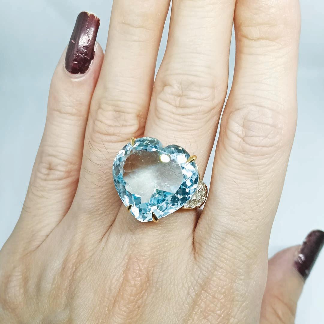 31,00 carati. Anello a cuore con topazio blu. Argento sterling con placcatura in oro 18 carati. in vendita 2