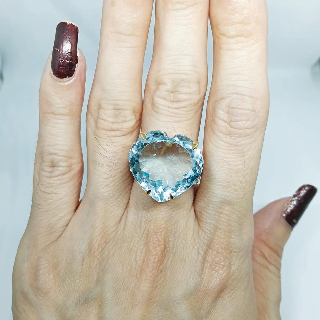 31,00 carati. Anello a cuore con topazio blu. Argento sterling con placcatura in oro 18 carati. in vendita 3