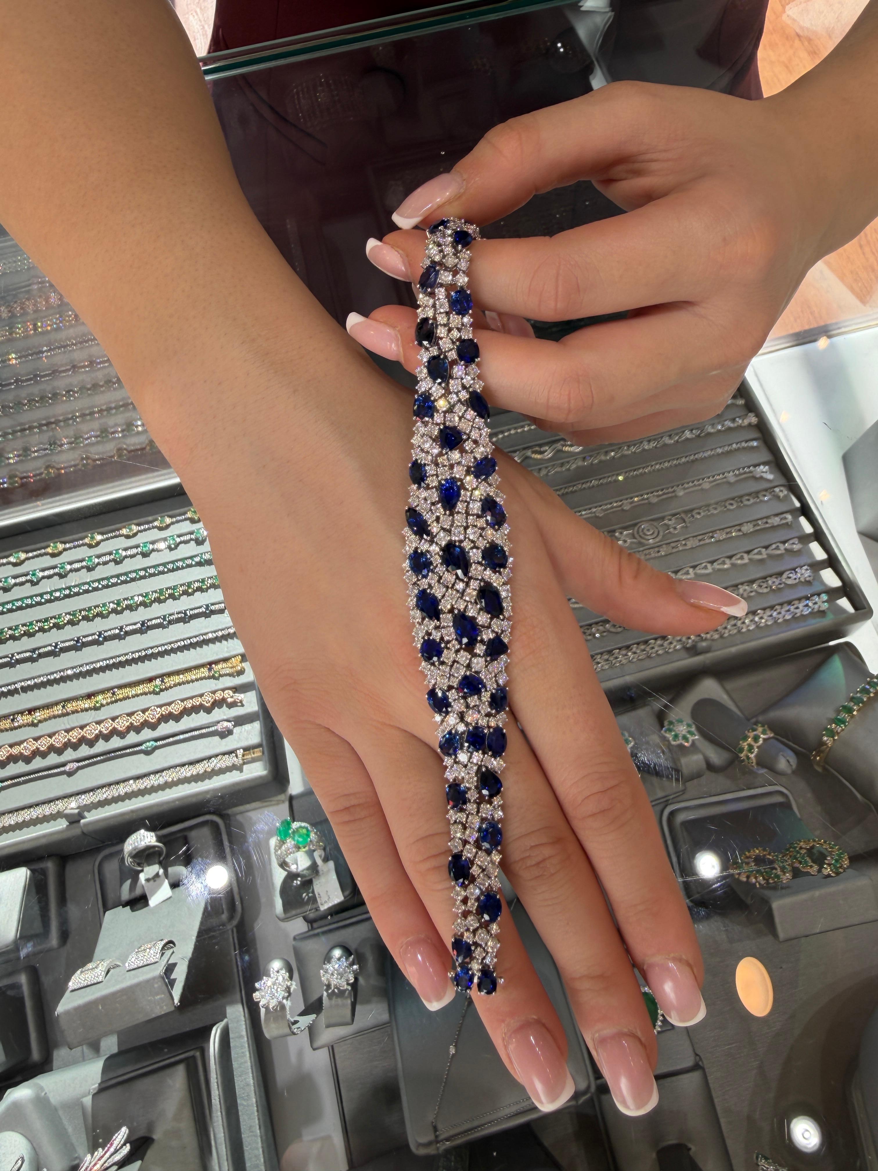 31,00 ct Zafiro de Ceilán 11,00 ct Diamante Pulsera de Alta Joyería en Oro Blanco de 18K Moderno en venta