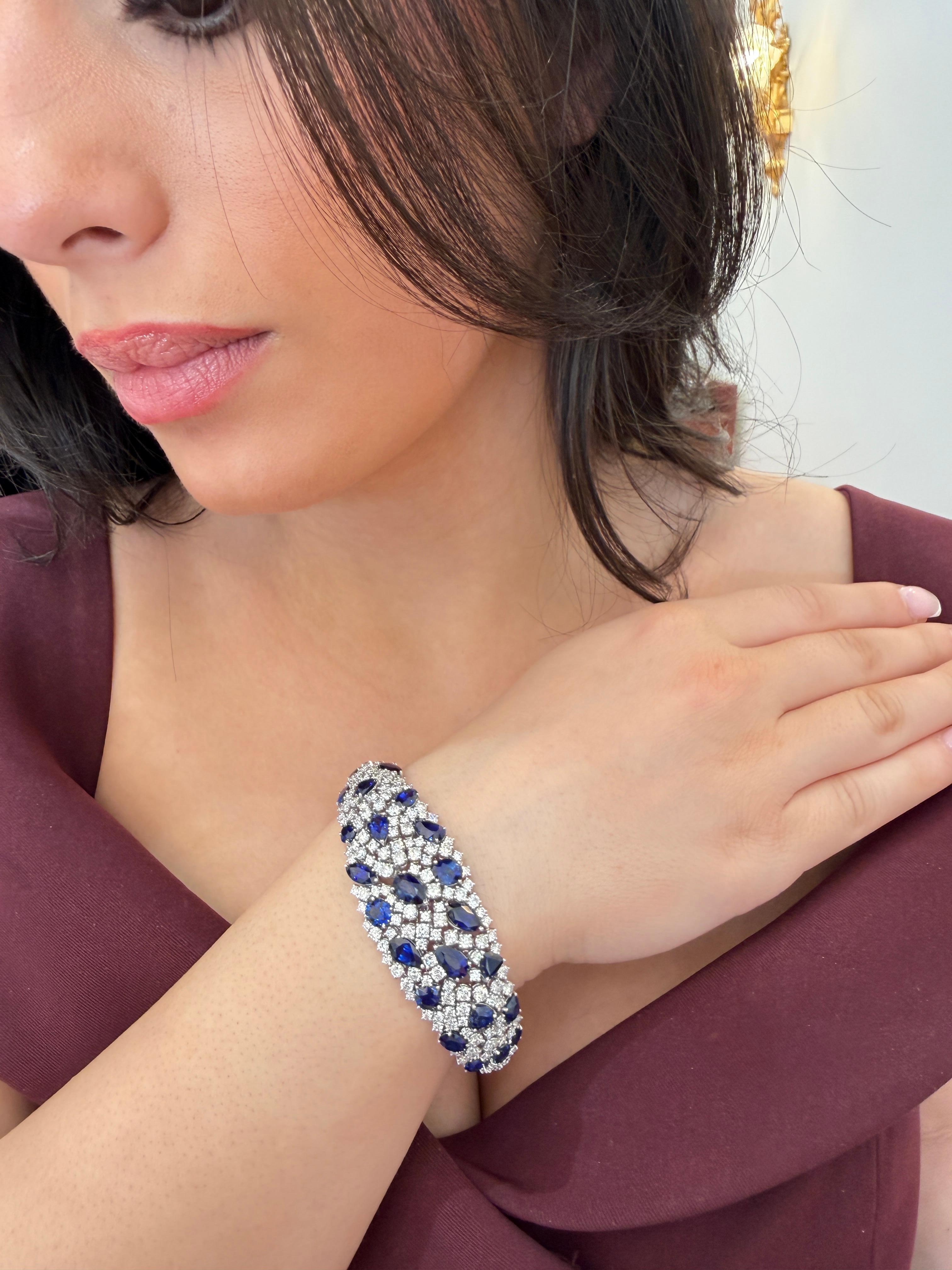 31,00 ct Zafiro de Ceilán 11,00 ct Diamante Pulsera de Alta Joyería en Oro Blanco de 18K Corte pera en venta