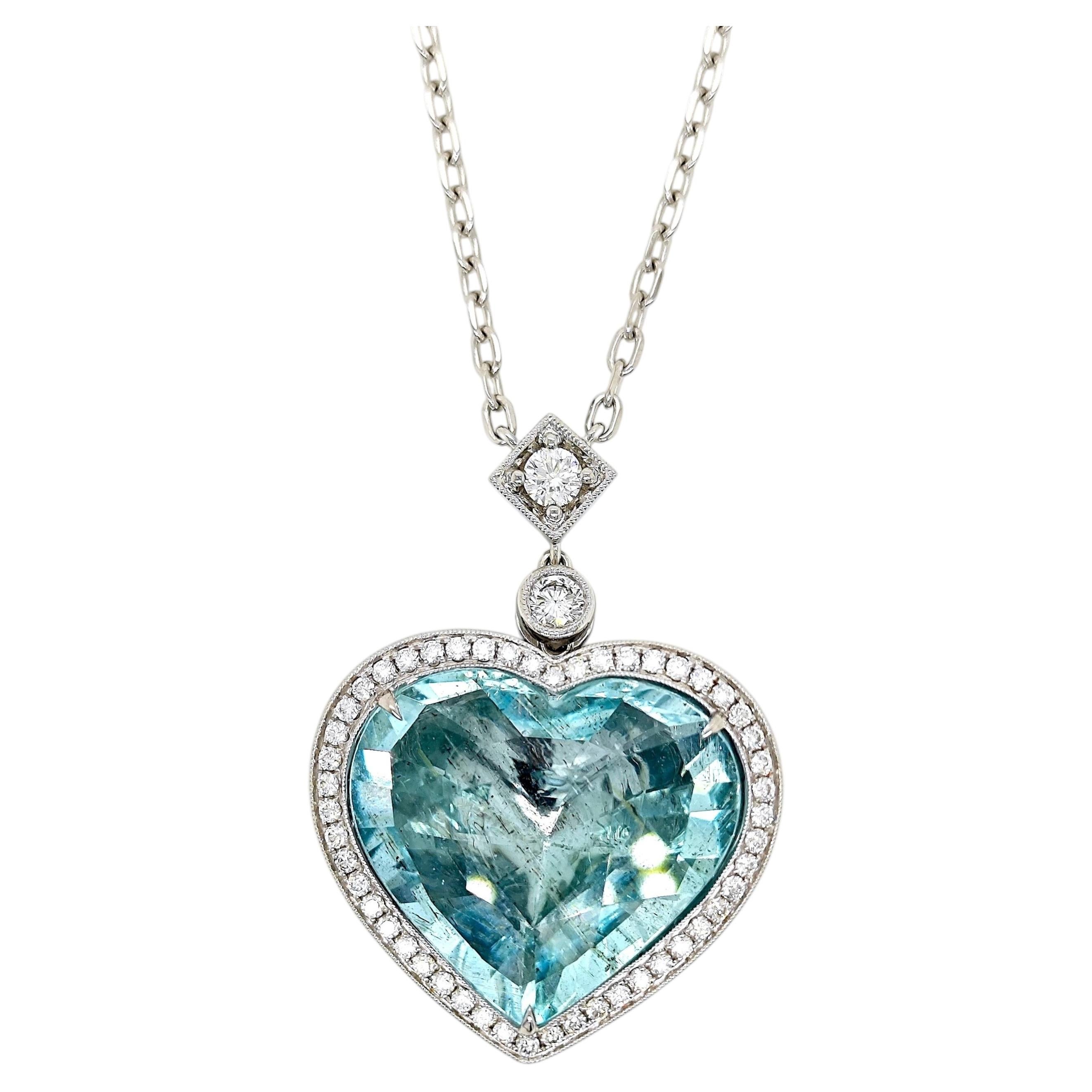 Collier en or blanc avec aigue-marine et diamant rond de 31.03 carats