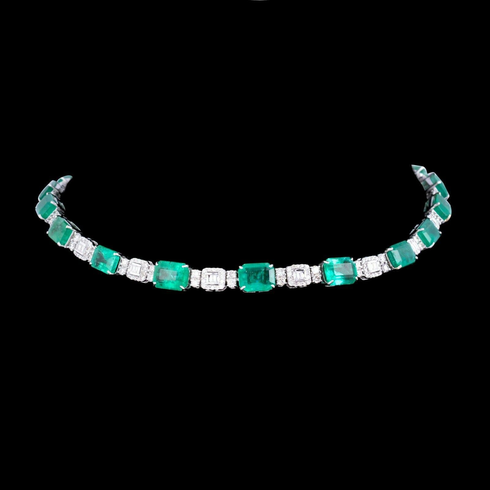 Modern 31.05 Carat Emerald 14 Karat White Gold Diamond Necklace For Sale