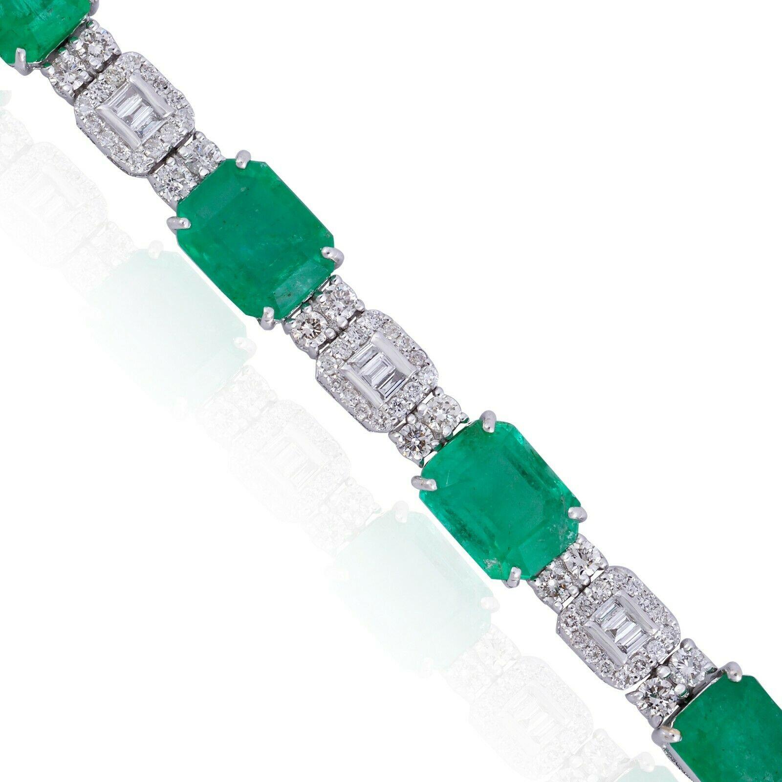 Mixed Cut 31.05 Carat Emerald 14 Karat White Gold Diamond Necklace For Sale
