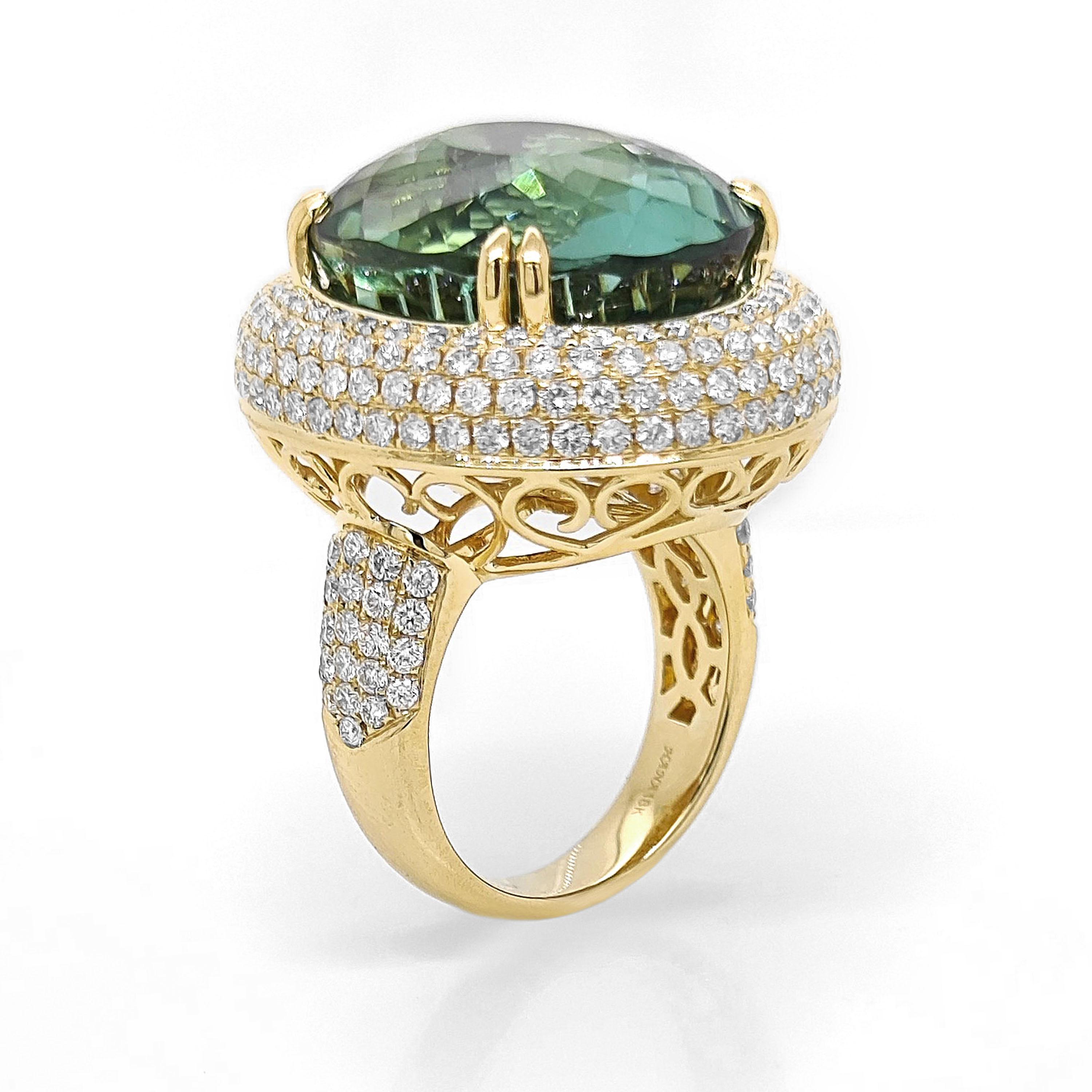 31.05 Carat Paraiba Tourmaline and White Diamond Yellow Gold Ring im Zustand „Neu“ im Angebot in New York, NY