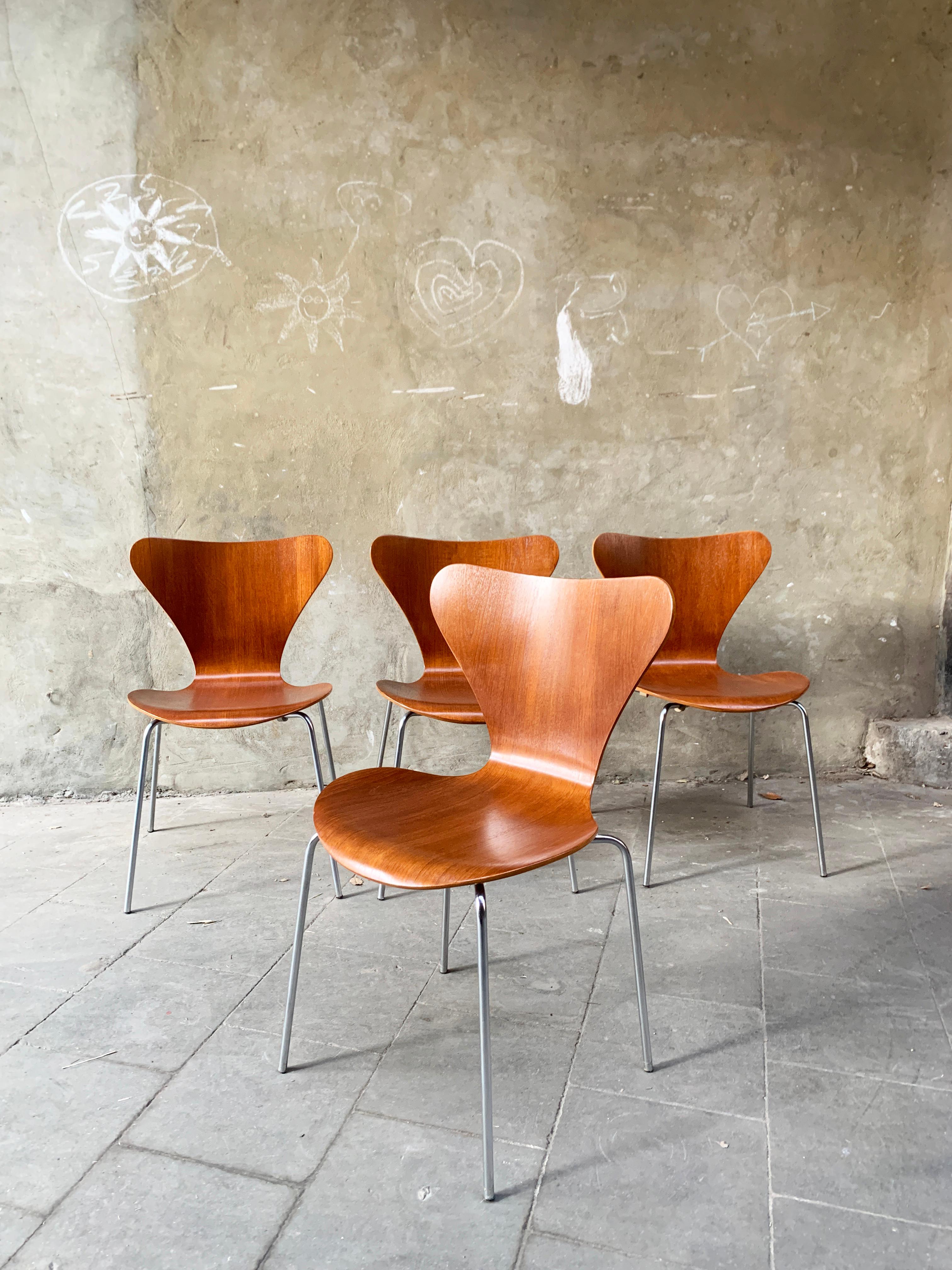 3107 Butterfly Chairs in Teak by Arne Jacobsen for Fritz Hansen, 1960s 8