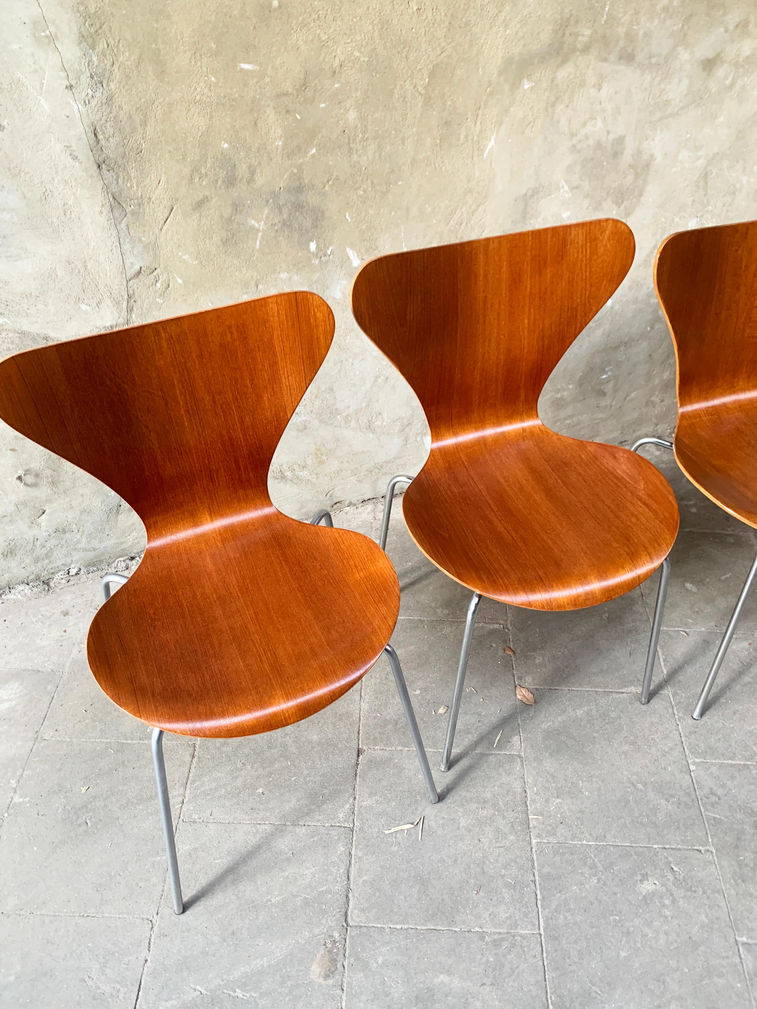 3107 Butterfly Chairs in Teak by Arne Jacobsen for Fritz Hansen, 1960s In Good Condition In Vorst, BE
