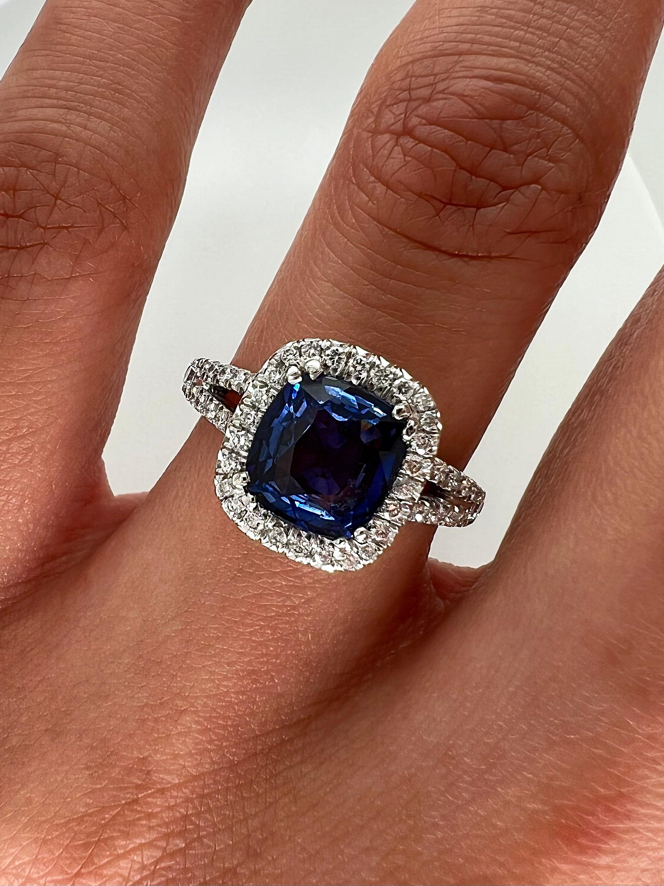 Women's or Men's 3.10 Total Carat Sapphire and Diamond Halo Pave-Set Ladies Ring For Sale