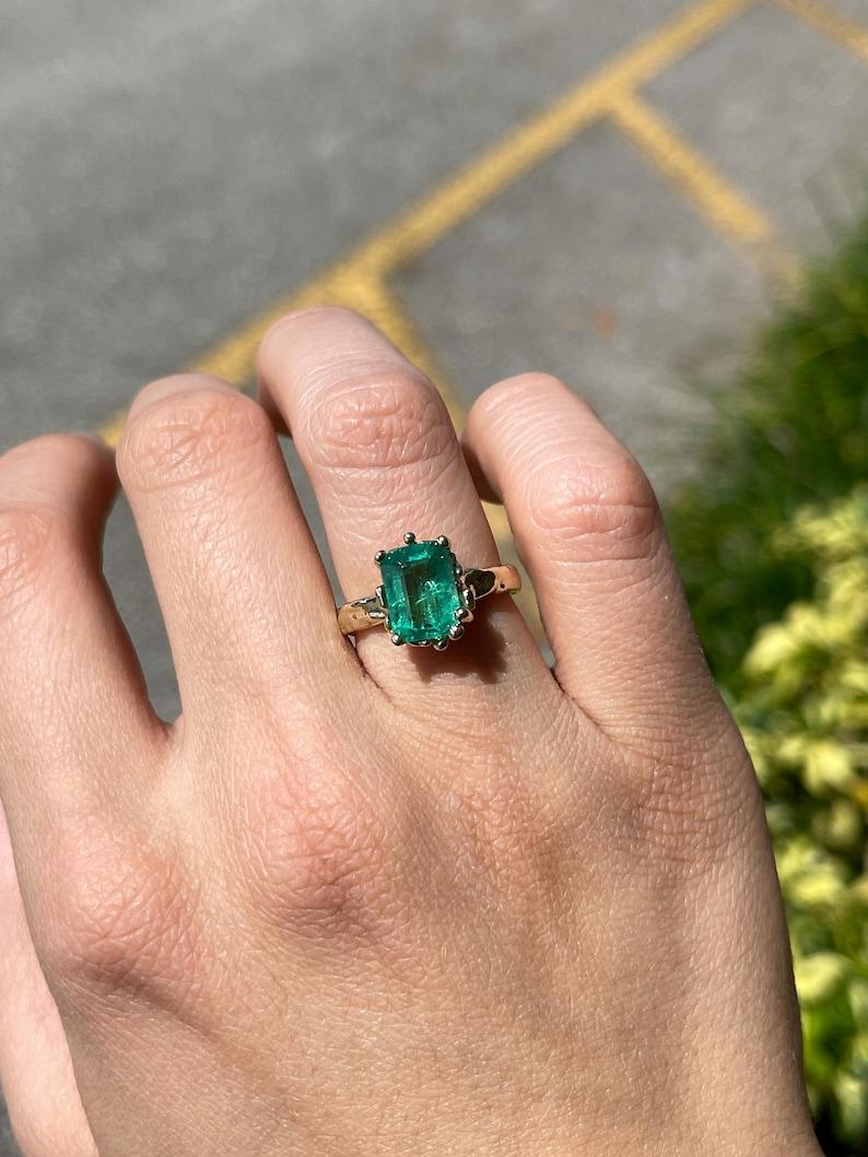 Solitär-Ring mit 3,10 Karat 14K Smaragd - Bio Gold Nugget Design Lush Green 585 im Angebot 1