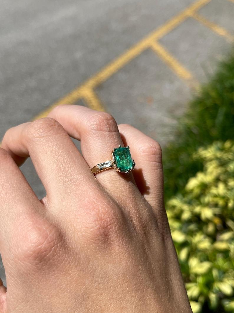 Solitär-Ring mit 3,10 Karat 14K Smaragd - Bio Gold Nugget Design Lush Green 585 im Angebot 2