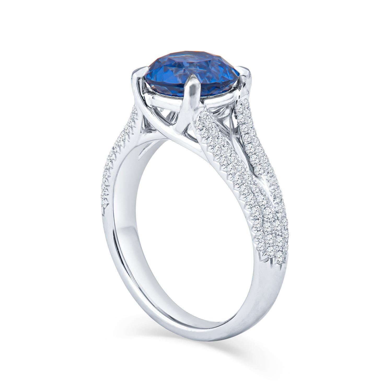 Round Cut 3.10ct Ceylon Sapphire, Round, Cornflower Blue and Diamond Ring, GIA Certified For Sale