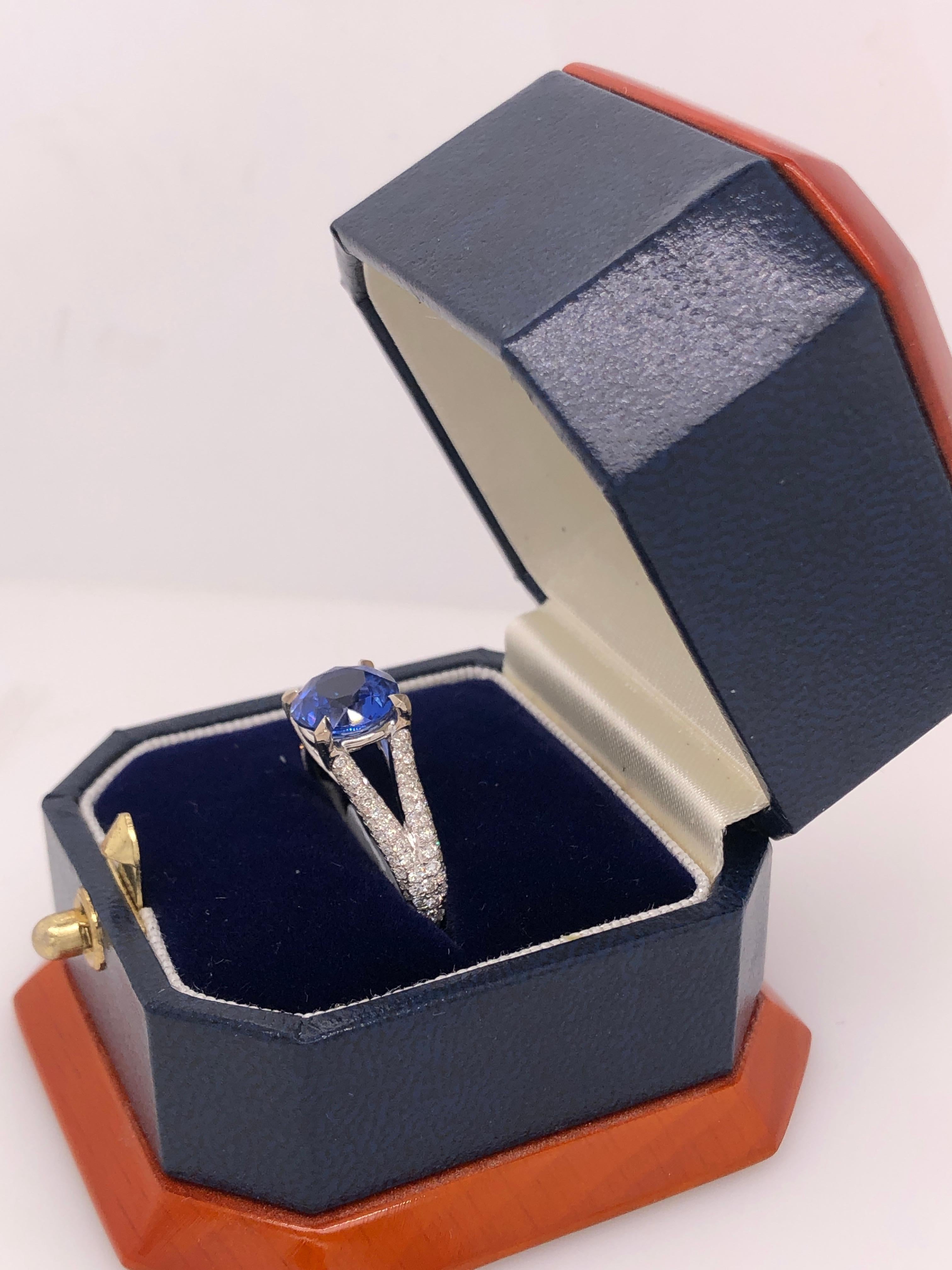 3.10ct Ceylon Sapphire, Round, Cornflower Blue and Diamond Ring, GIA Certified For Sale 1