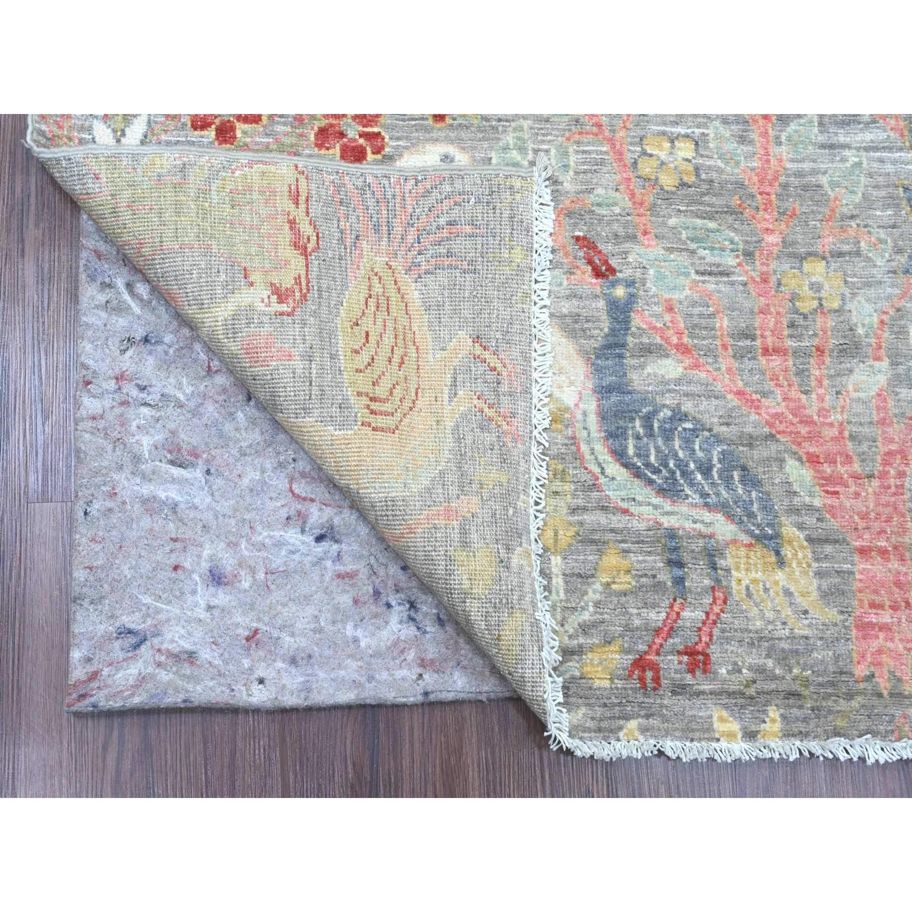 Grigio medio, Peshawar afgano con disegno di uccelli del paradiso, annodato a mano, pelo morbido in pura lana, tinture vegetali, runner, tappeto orientale
Materiali primari: Lana
Lattice: No Pile 
altezza: 0,25 pollici
Stile: Di transizione
Colore