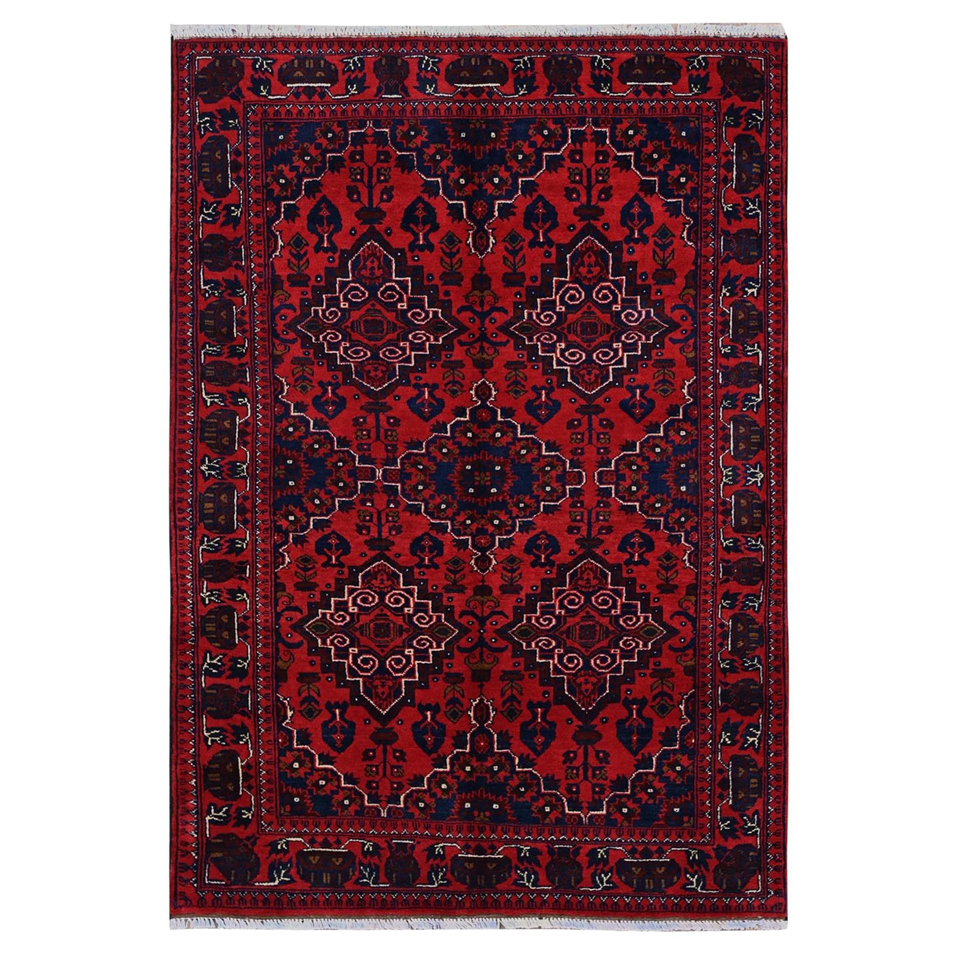 3'10 "x5'7" Roter afghanischer Khamyab mit geometrischem Design Handgeknüpfter Wollteppich im Angebot