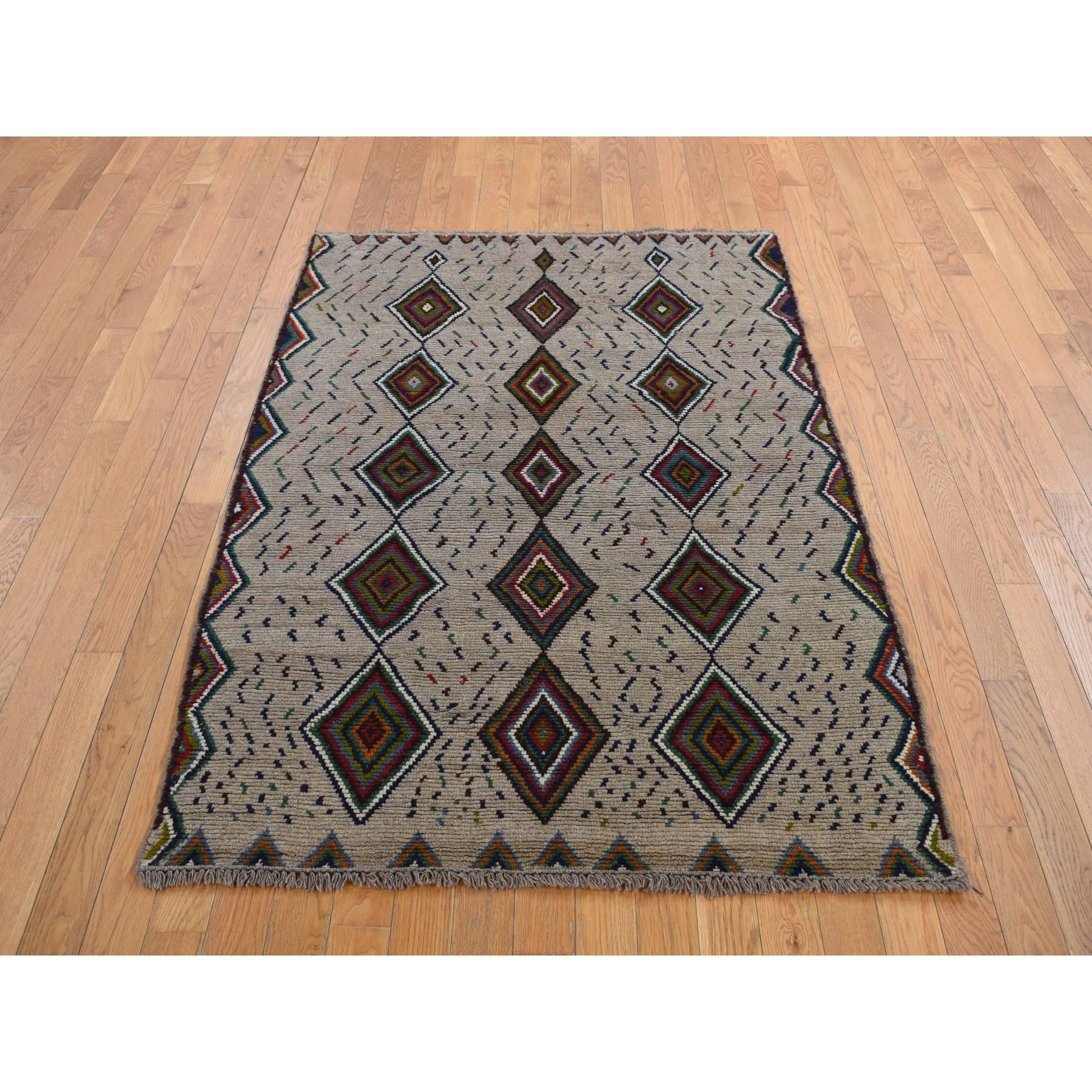 Metal Brown, Afghan Baluch, Geometric Design,  Noué à la main, pure laine, tapis d'Orient
Matières premières : Laine
Latex : Pas de poils 
hauteur : 0,25 pouces
Style : Traditionnel
Couleur primaire : marron
Couleurs secondaires : Orange, Vert,
