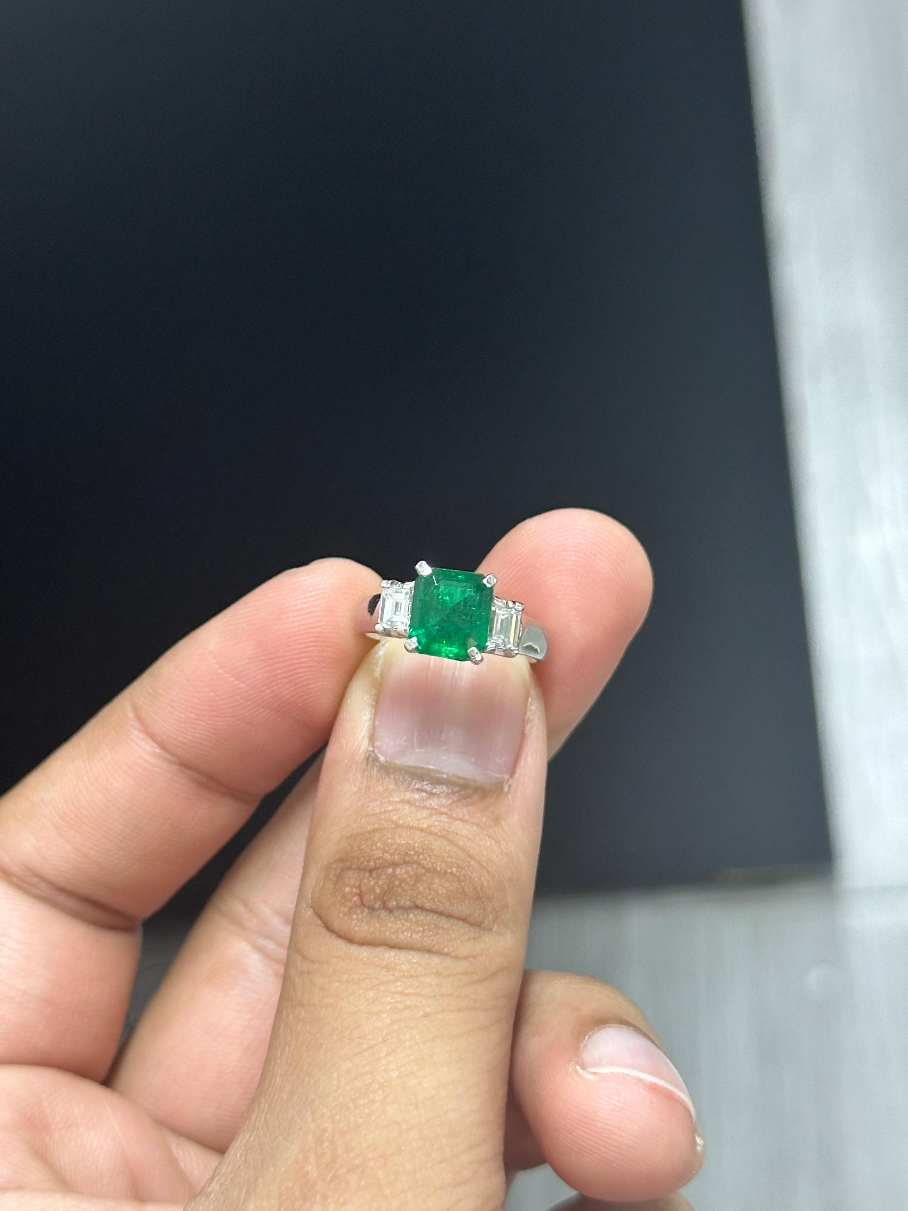 Women's 1.66 Carat Colombian Emerald & Diamond Three-stone Ring in Platinum 900 For Sale